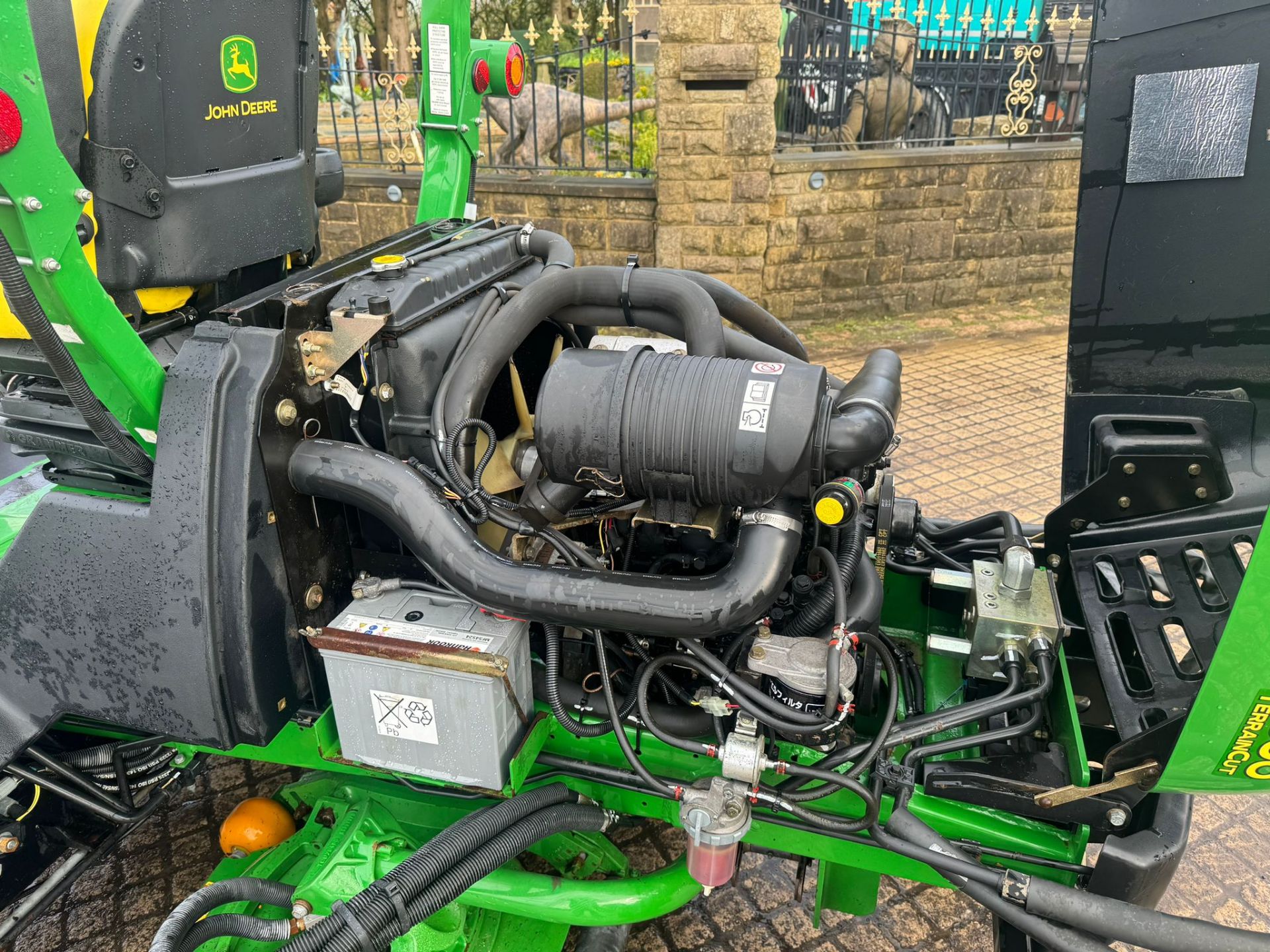 JOHN DEERE 8800 5 POD MOWER RIDE ON LAWN MOWER *PLUS VAT* - Image 14 of 19