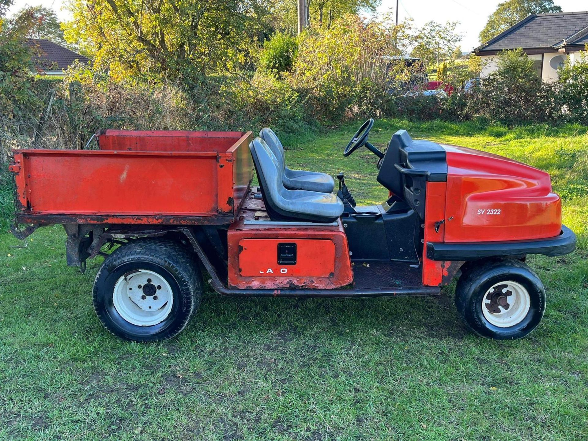 JACOBSEN SV2322 UTILITY VEHICLE - RUNS DRIVES AND TIPS *PLUS VAT* - Image 6 of 14