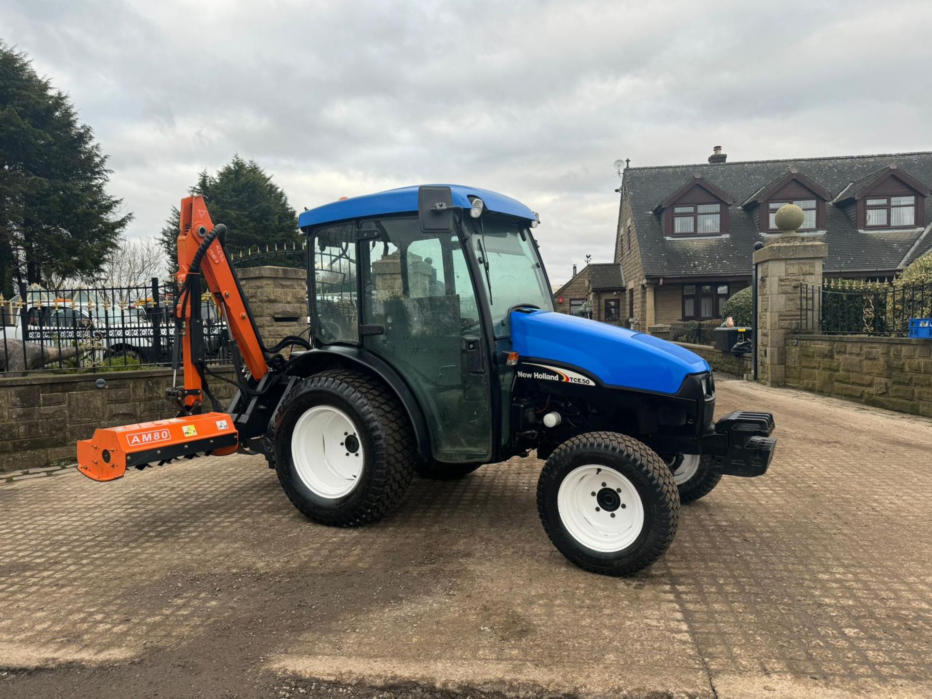 NEW HOLLAND TCE50 COMPACT TRACTOR WITH HEDGE CUTTER 50 HP TRACTOR *PLUS VAT*