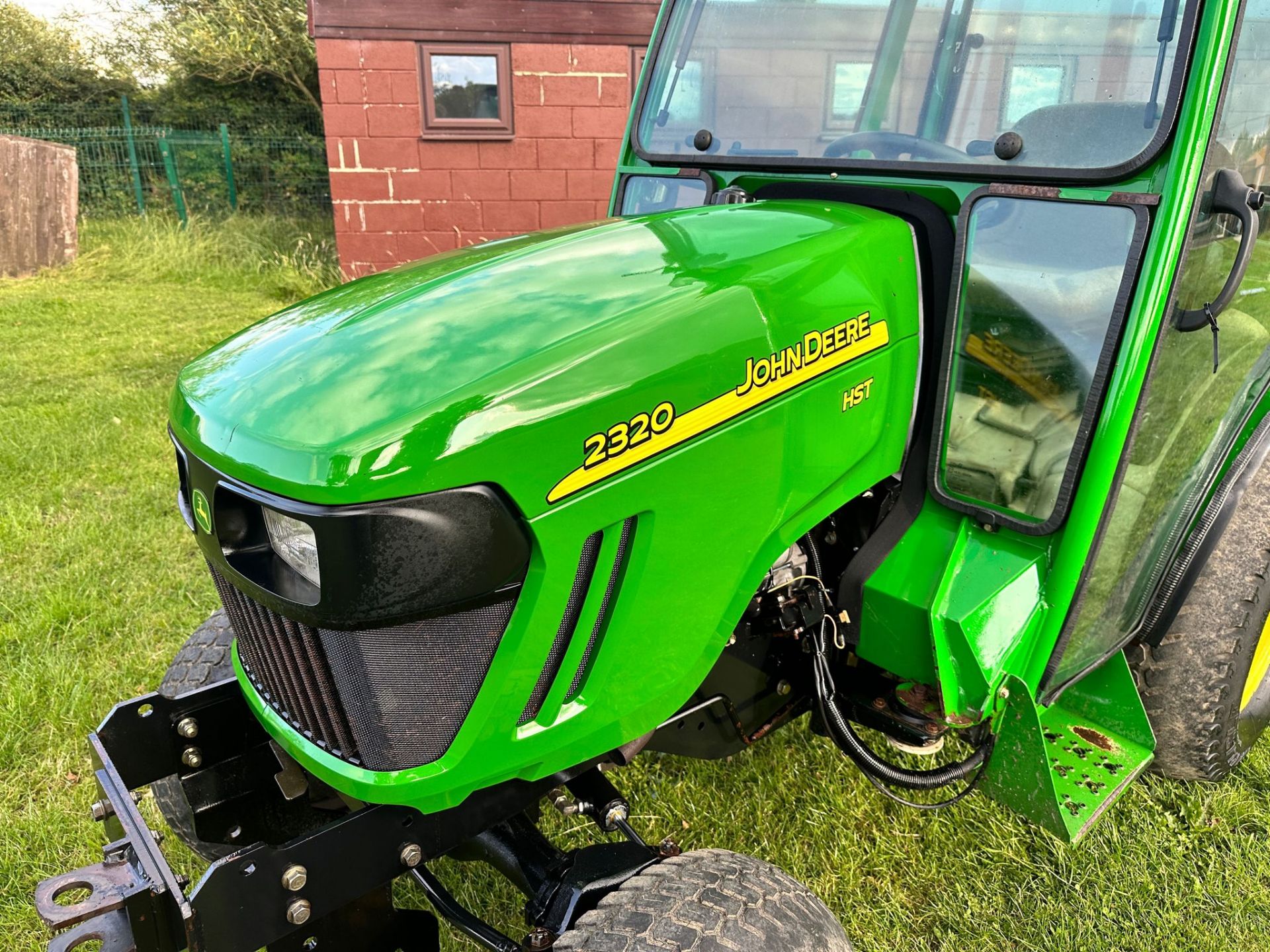 JOHN DEERE 2320 23HP 4WD COMPACT TRACTOR *PLUS VAT* - Image 6 of 17