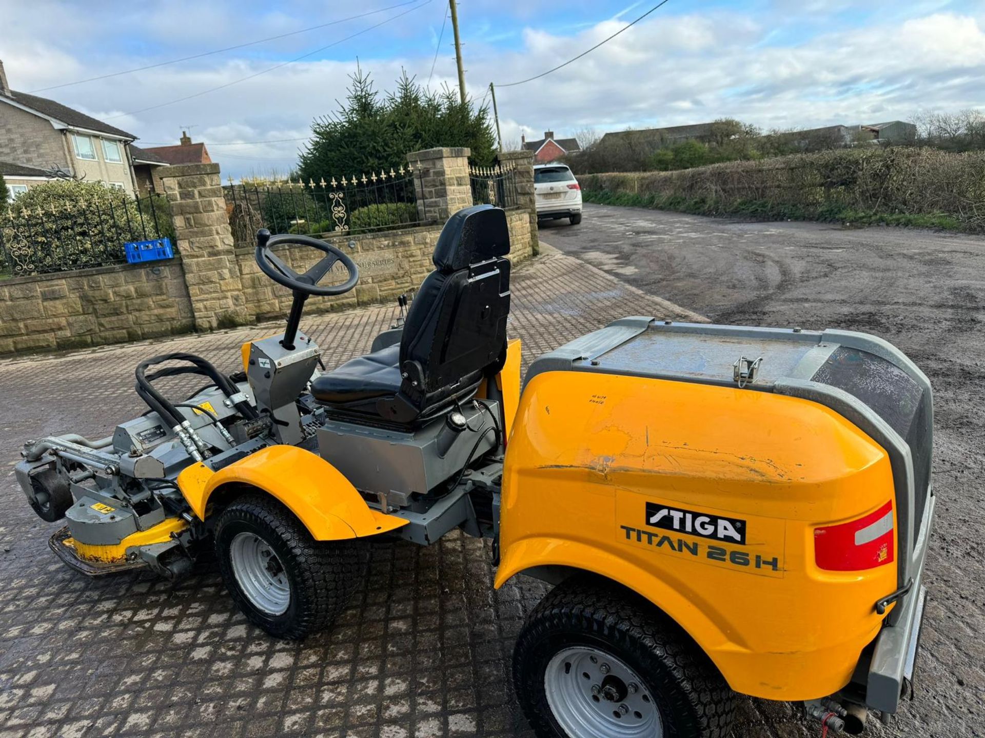 2008 STIGA TITAN 26H 4WD DIESEL OUTFRONT RIDE ON MOWER *PLUS VAT* - Image 4 of 13