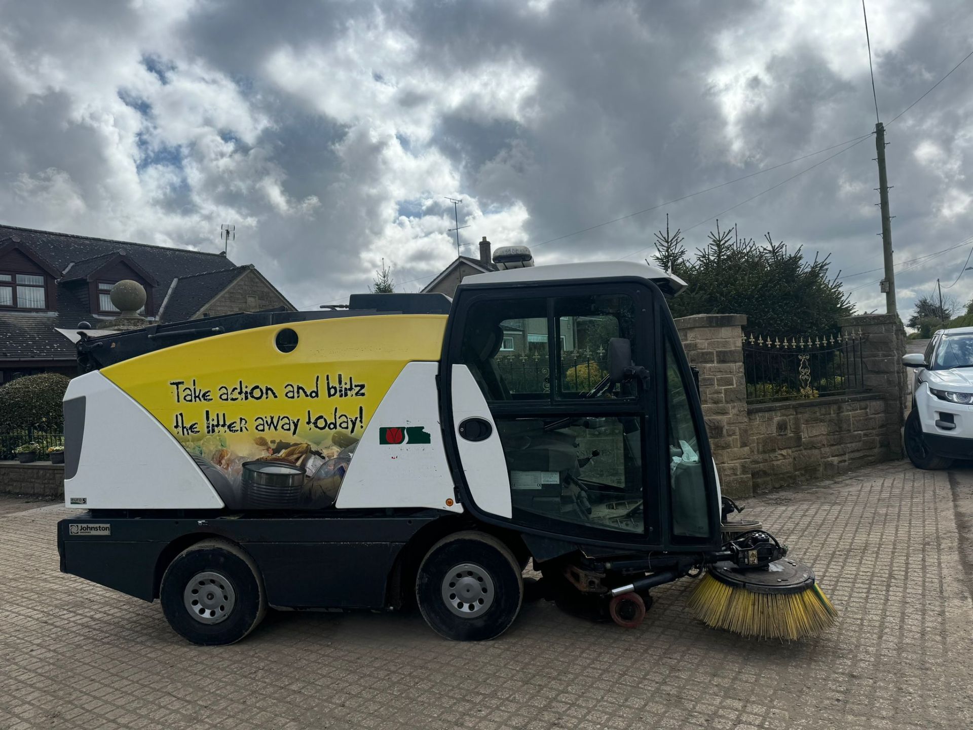 64/2014 JOHNSTON C201 ROAD SWEEPER *PLUS VAT* - Image 6 of 10