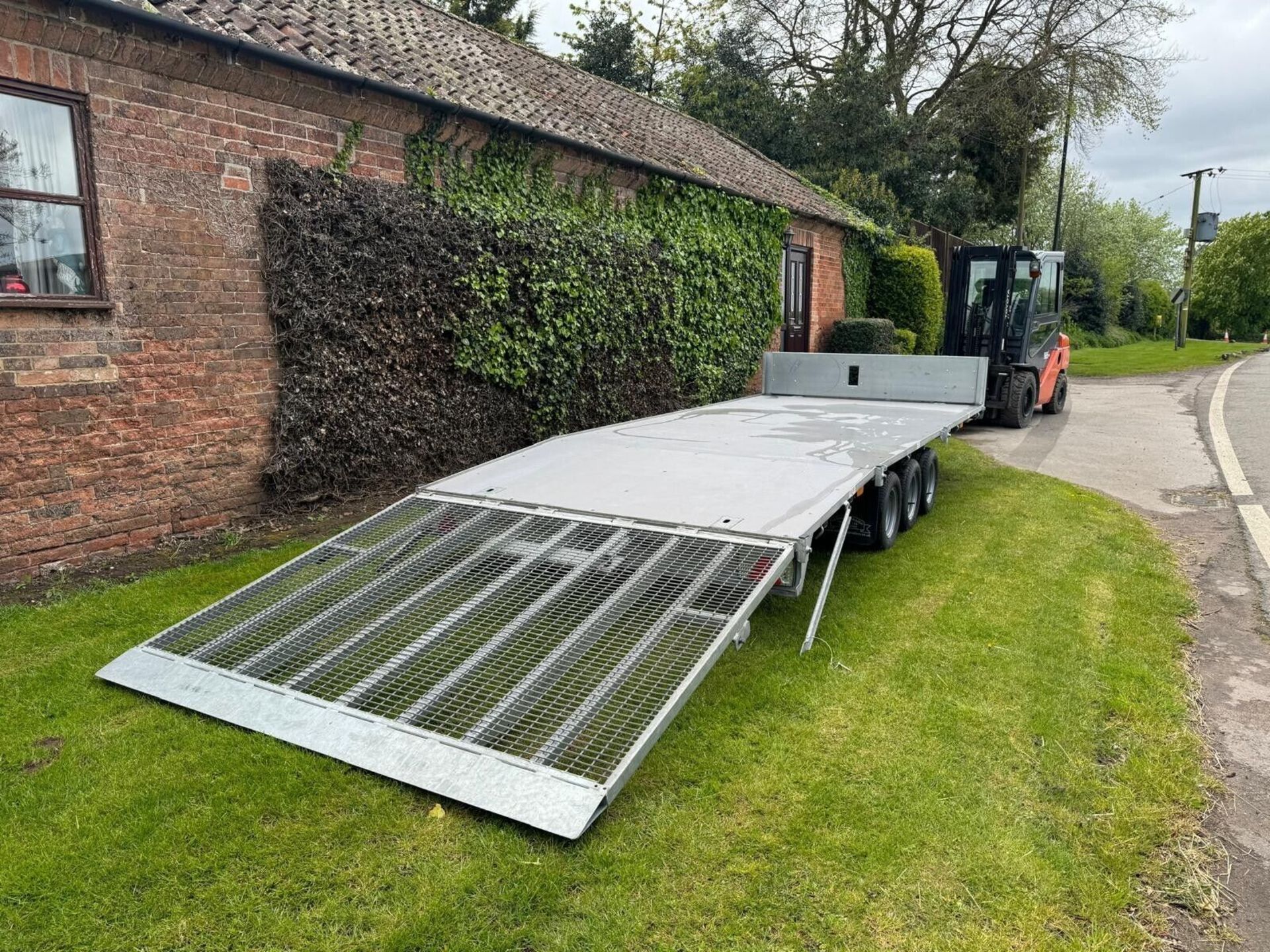 Graham Edwards Trailer 16’ x 6’ 6” 3.5 Ton Tri Axle Beaver Tail with Full Width Tail Ramp *PLUS VAT* - Image 8 of 9