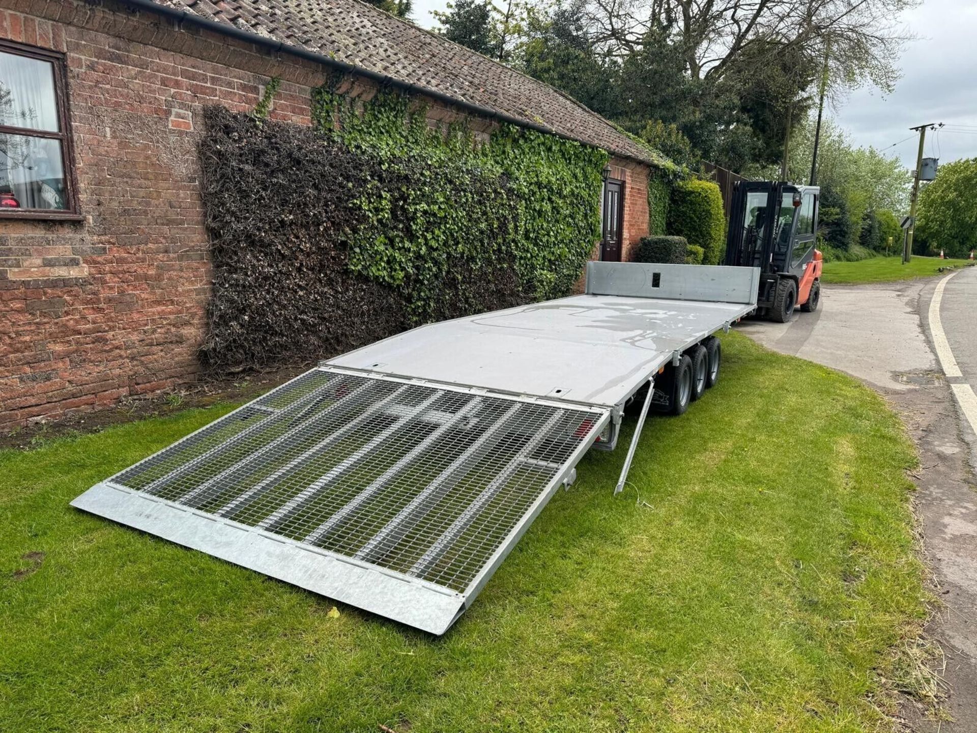 Graham Edwards Trailer 16’ x 6’ 6” 3.5 Ton Tri Axle Beaver Tail with Full Width Tail Ramp *PLUS VAT* - Image 2 of 9