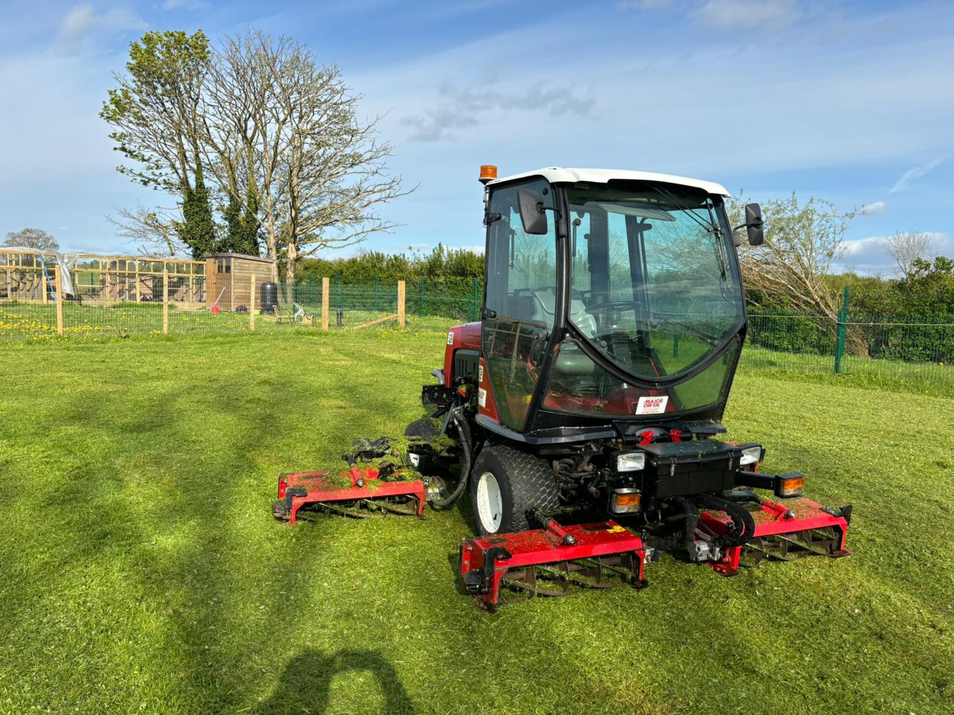 2016 TORO T4240 4WD 5 GANG RIDE ON CYLINDER MOWER *PLUS VAT* - Image 5 of 16