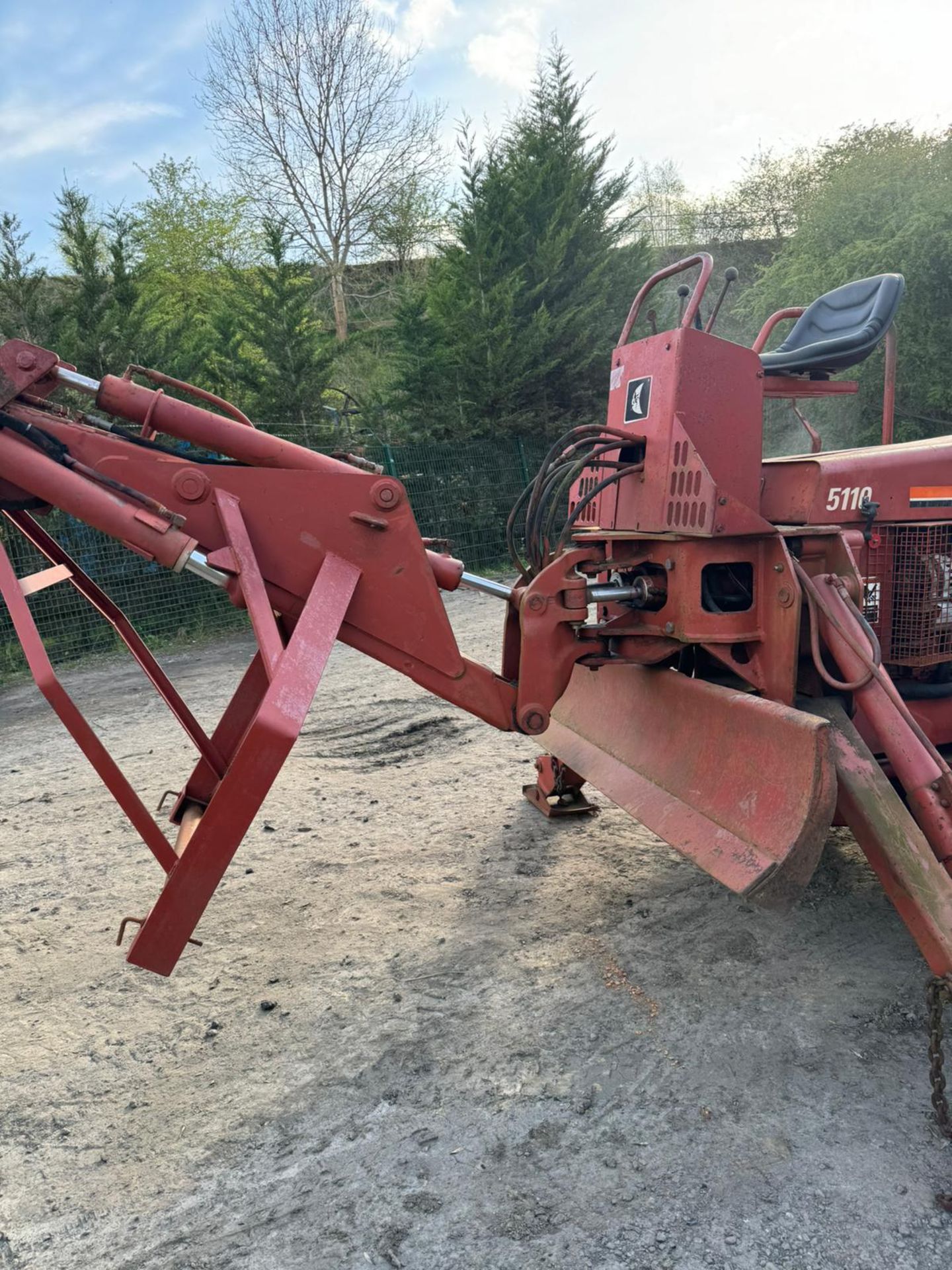 DITCH WITCH 5110 TRENCHER WITH DIGGER AND BLADE *PLUS VAT* - Image 8 of 16