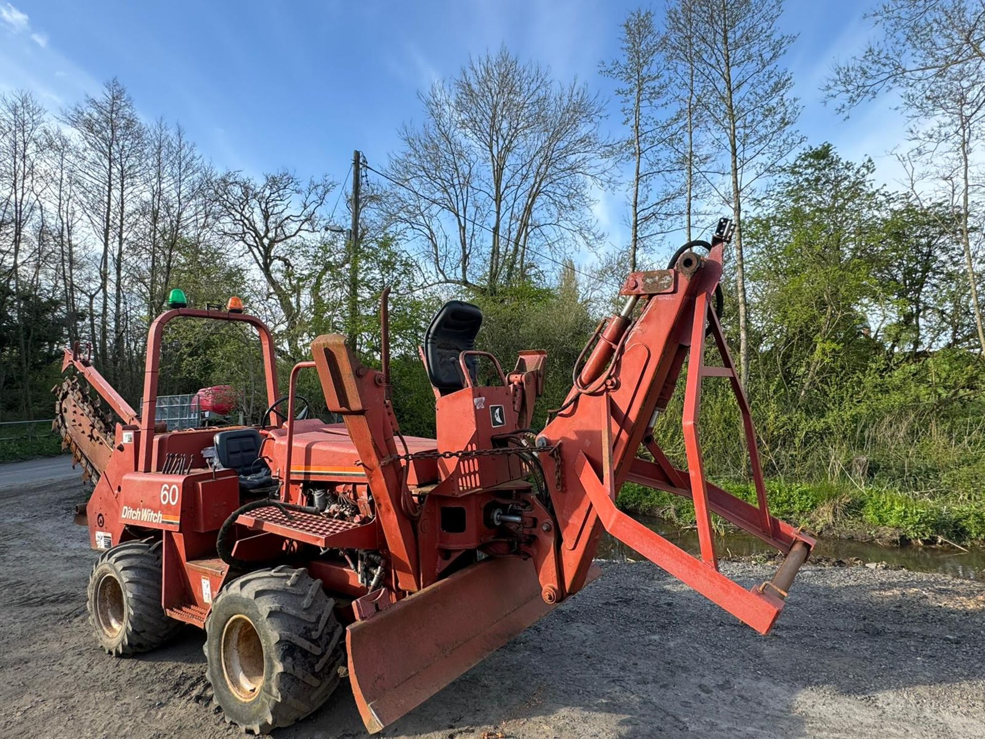 DITCH WITCH 5110 TRENCHER WITH DIGGER AND BLADE *PLUS VAT* - Image 4 of 16