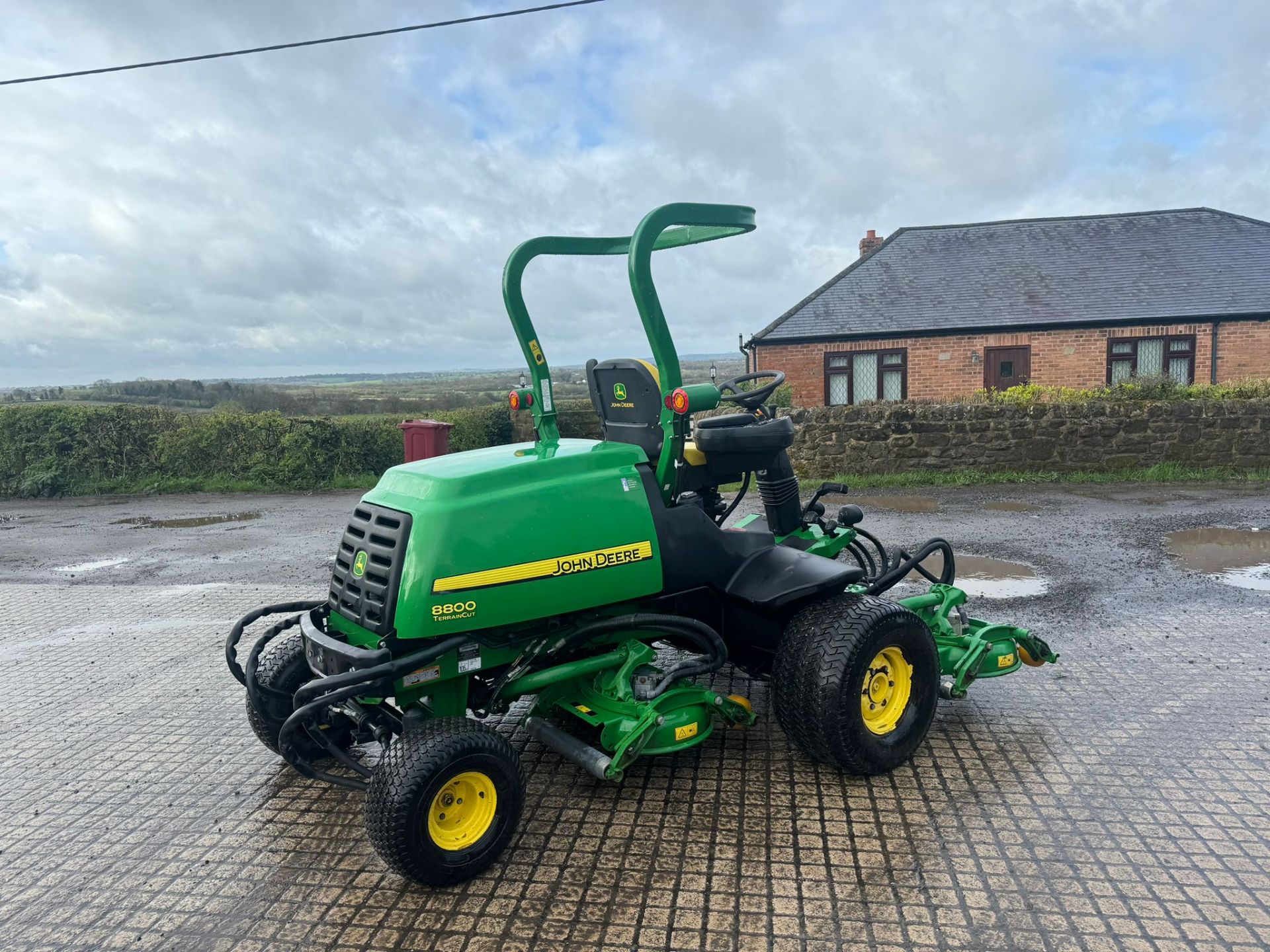 JOHN DEERE 8800 5 POD MOWER RIDE ON LAWN MOWER *PLUS VAT* - Image 7 of 19