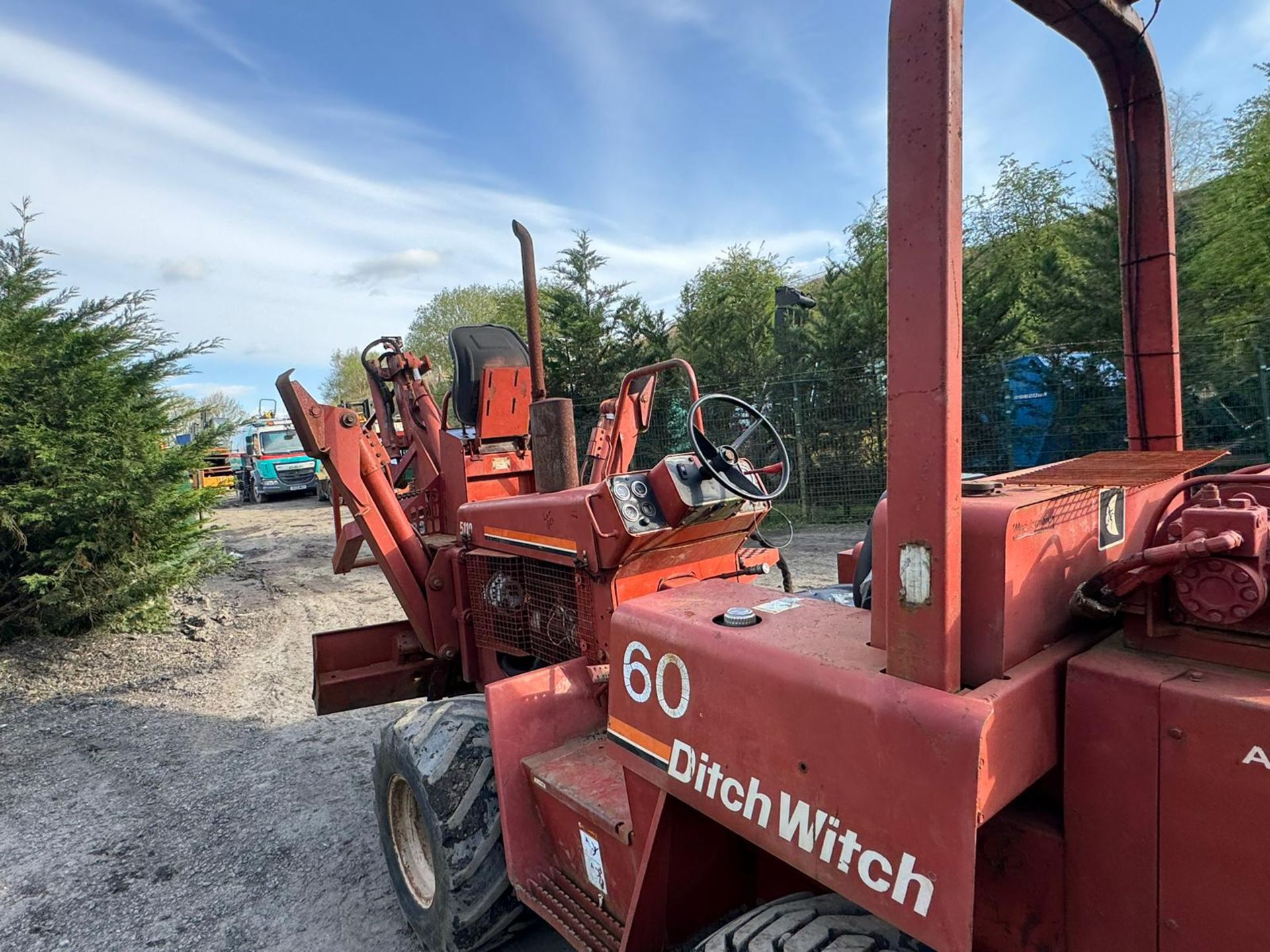 DITCH WITCH 5110 TRENCHER WITH DIGGER AND BLADE *PLUS VAT* - Image 10 of 16