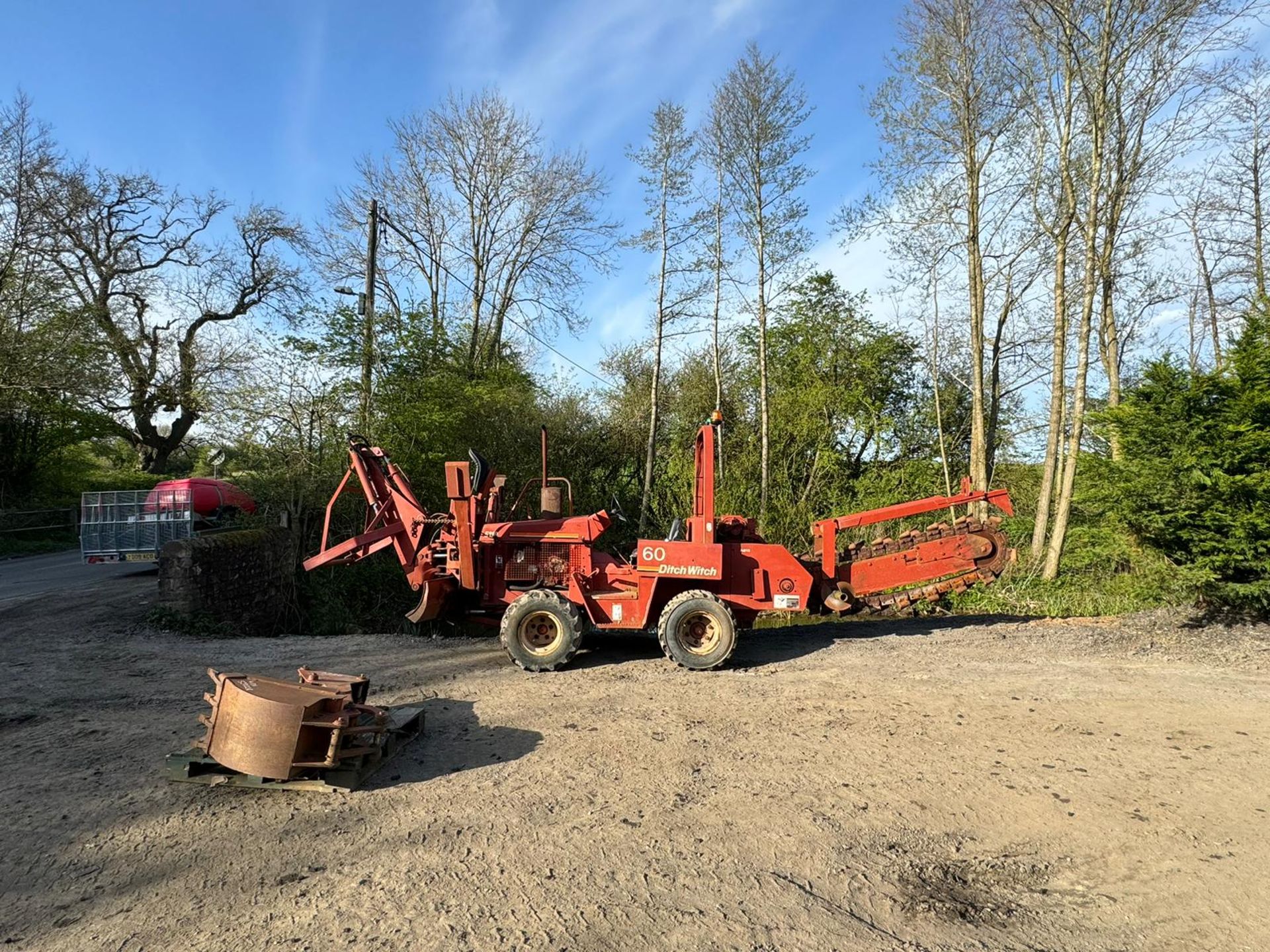 DITCH WITCH 5110 TRENCHER WITH DIGGER AND BLADE *PLUS VAT* - Image 6 of 16