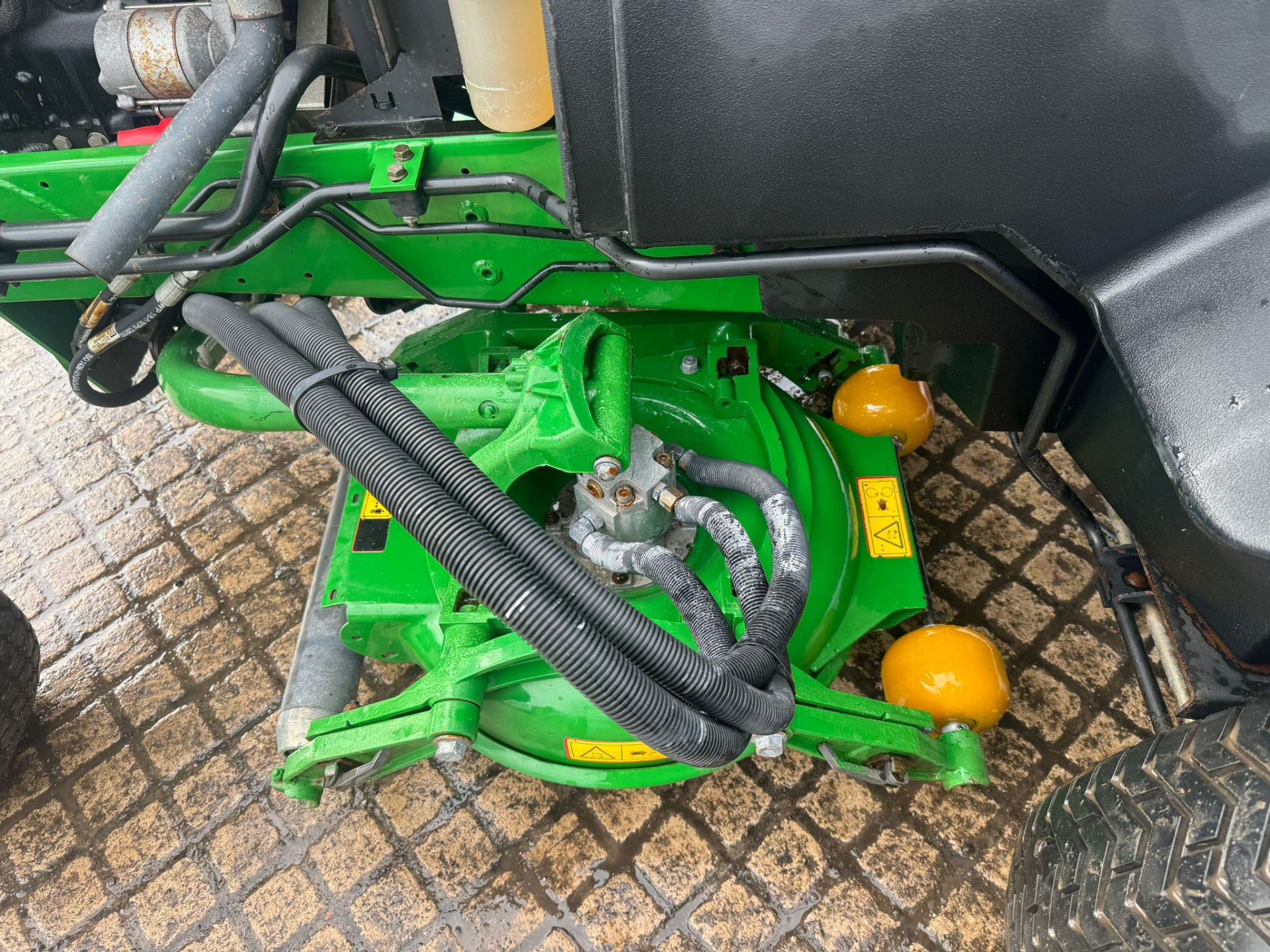 JOHN DEERE 8800 5 POD MOWER RIDE ON LAWN MOWER *PLUS VAT* - Image 15 of 19