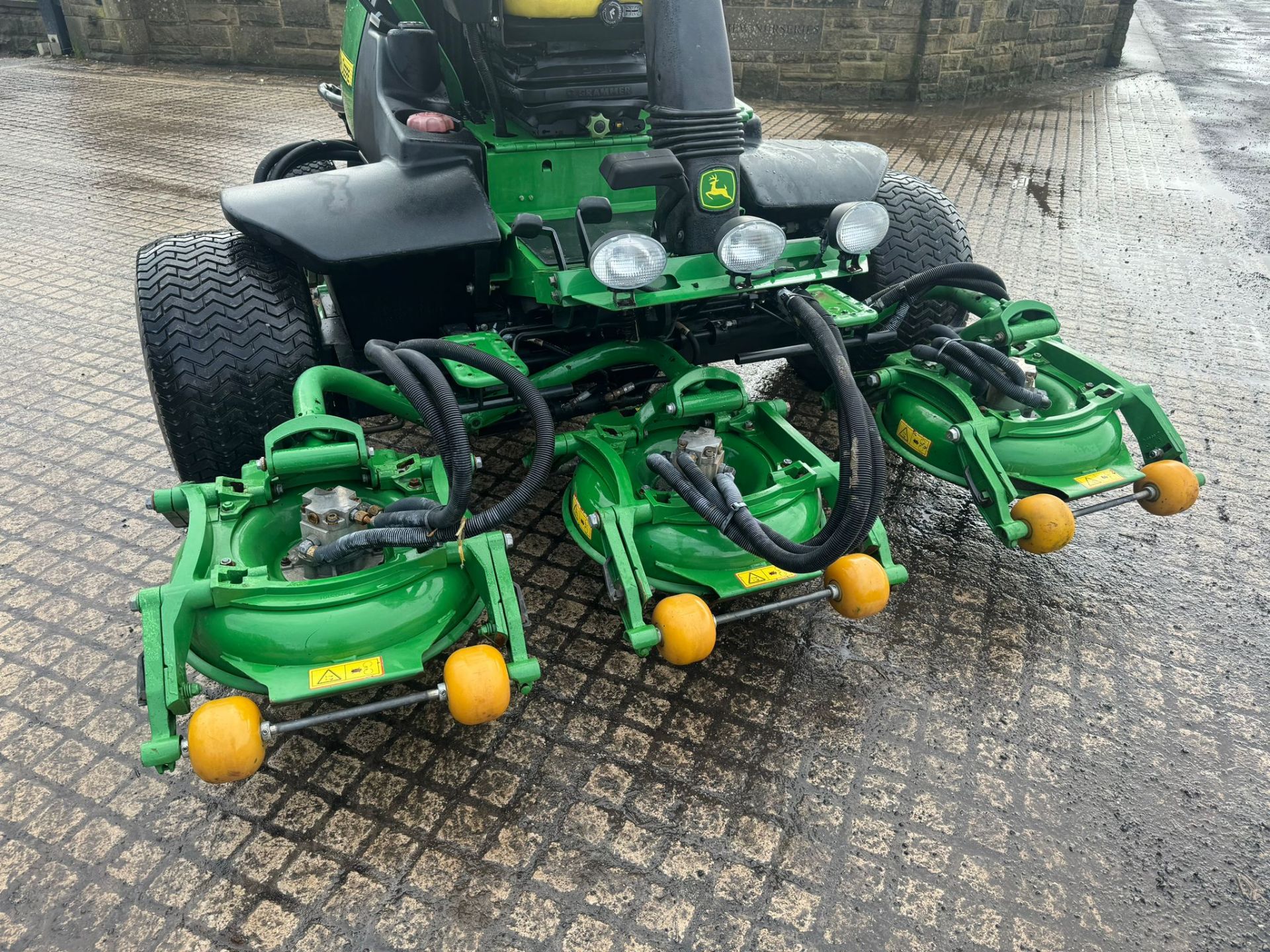 JOHN DEERE 8800 5 POD MOWER RIDE ON LAWN MOWER *PLUS VAT* - Image 8 of 19