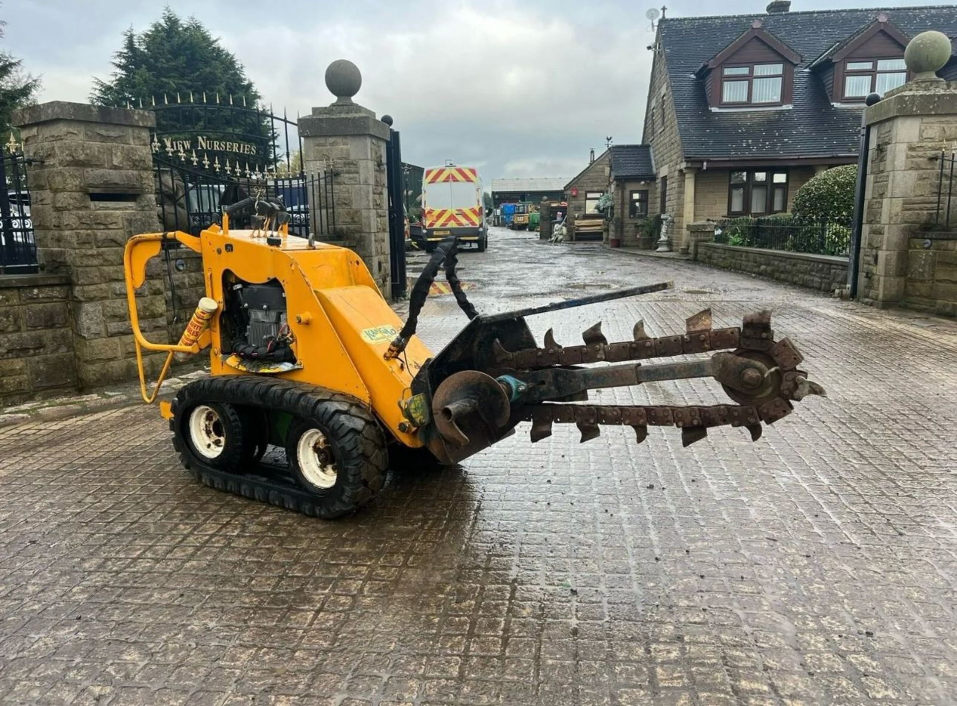 KANGA KID TK216 TRACKED SKIDSTEER WITH TRENCHER ATTACHMENTS *PLUS VAT* - Image 5 of 9