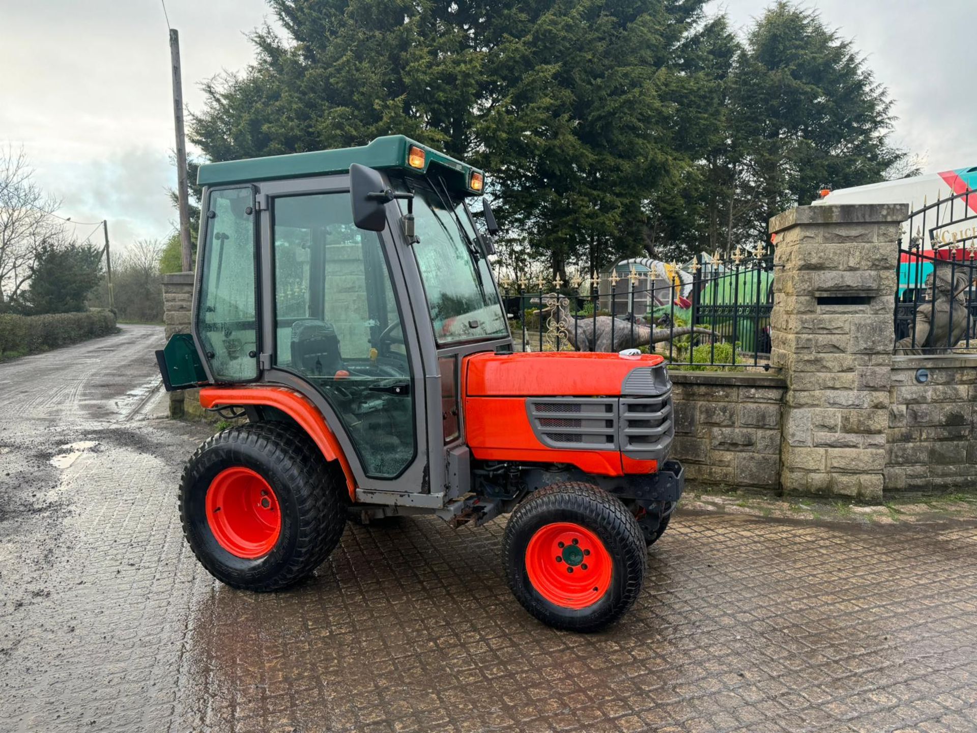 KUBOTA B2400 COMPACT TRACTOR *PLUS VAT* - Image 3 of 12