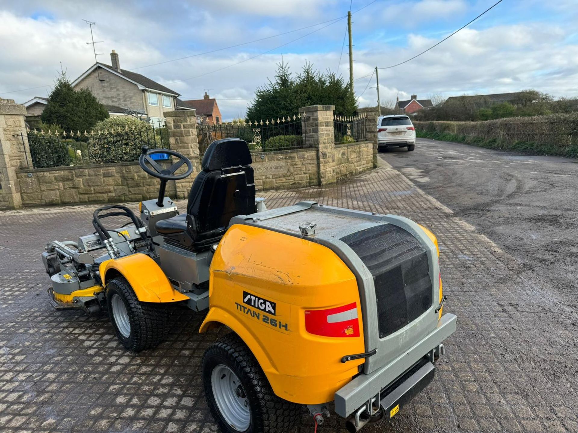 2008 STIGA TITAN 26H 4WD DIESEL OUTFRONT RIDE ON MOWER *PLUS VAT* - Image 6 of 13