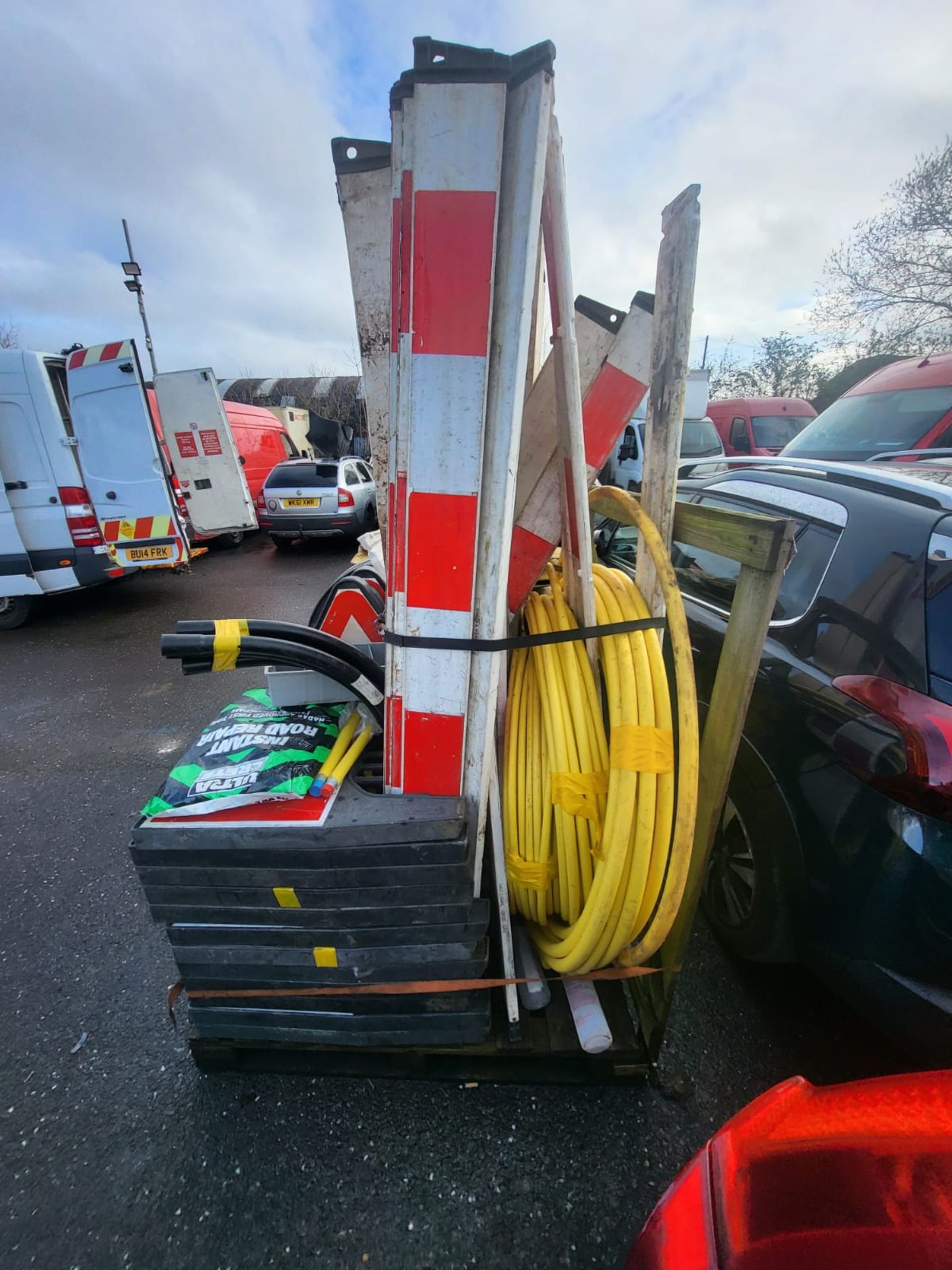 Joblot of Assorted Roadwork Equiptment and Signage *NO VAT* - Image 2 of 24