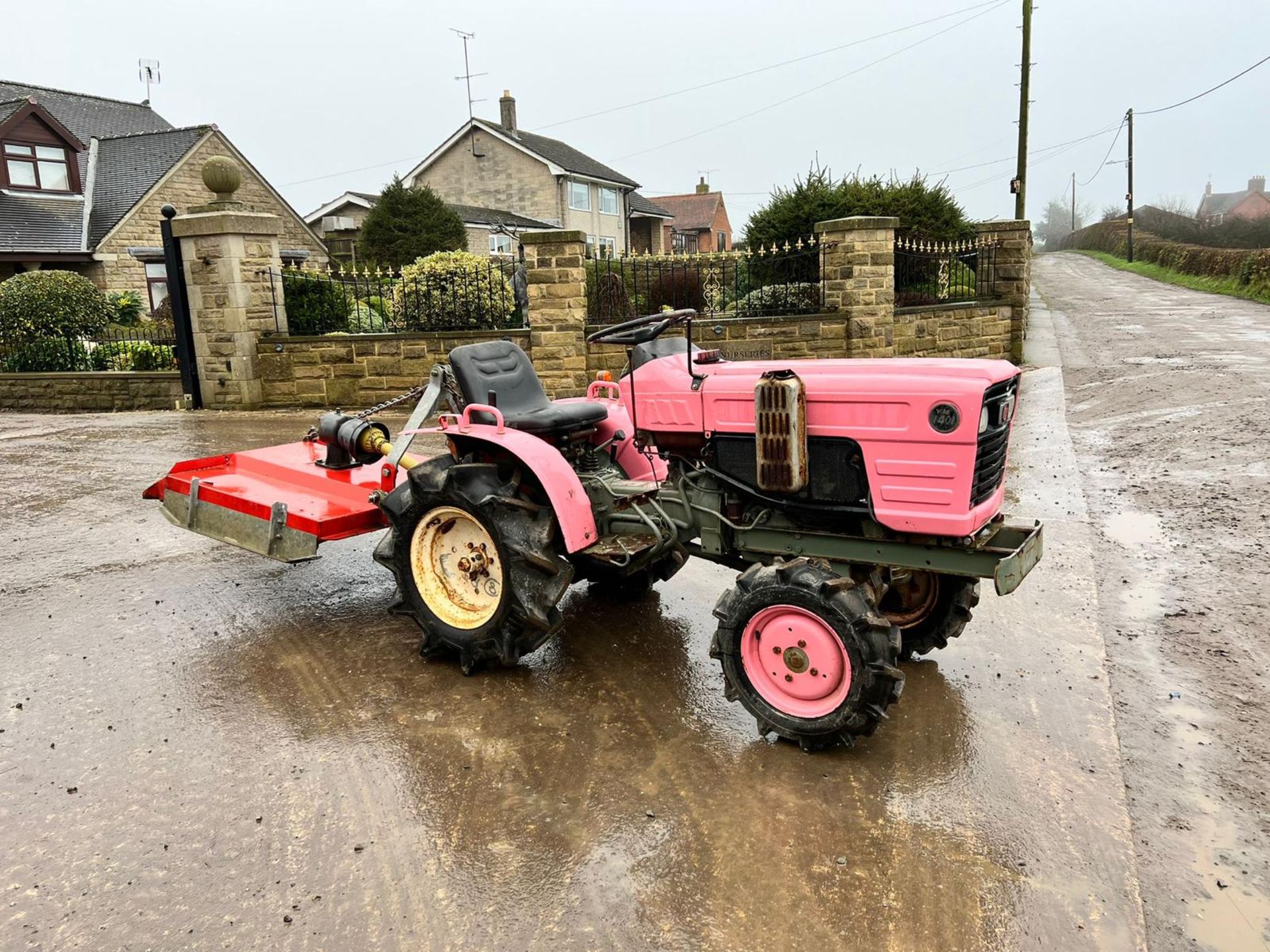 YANMAR YM1401D 14hp 4WD COMPACT TRACTOR WITH 4ft FLEMING TOPPER, RUNS DRIVES AND CUTS *PLUS VAT* - Image 2 of 13