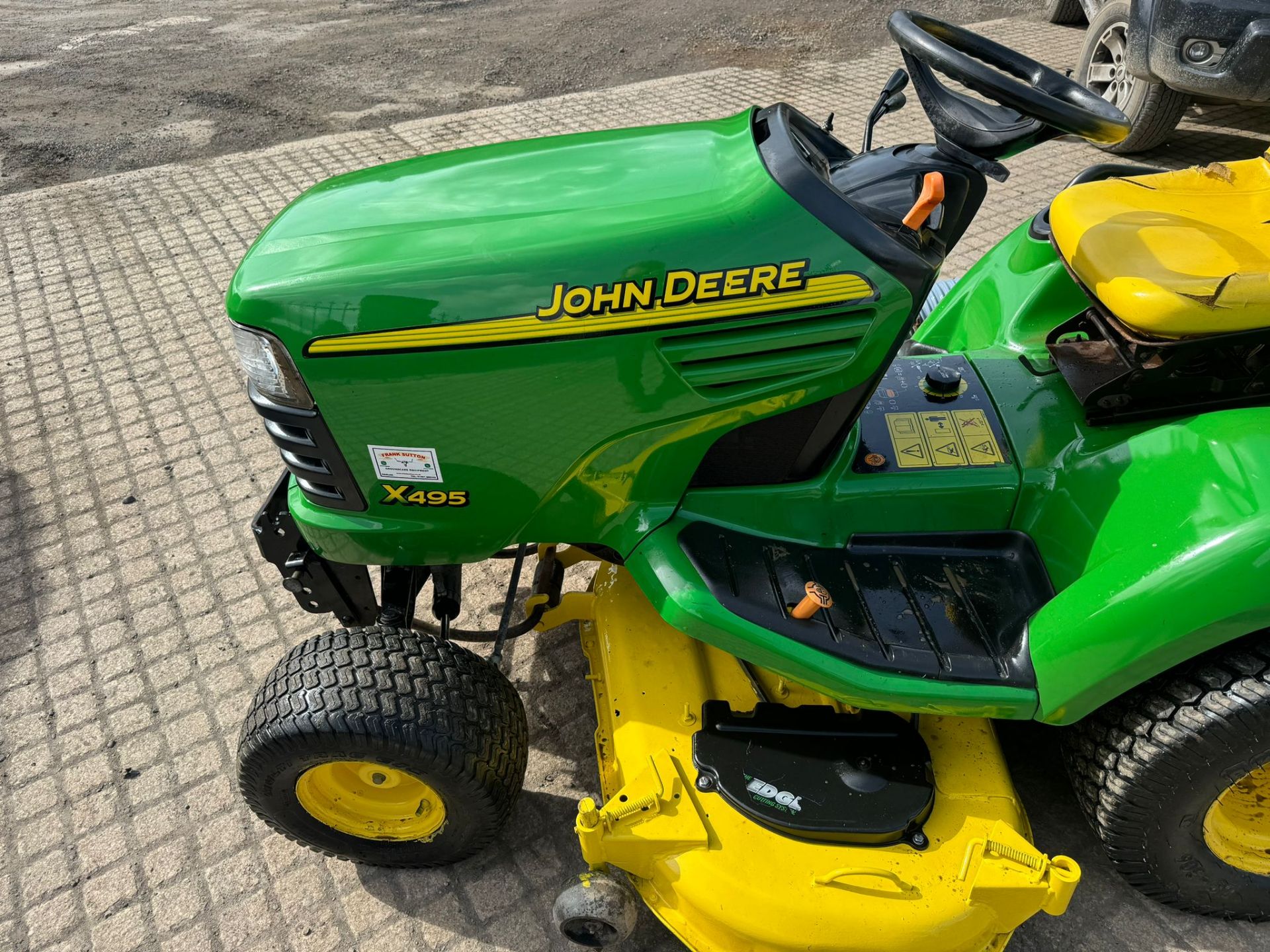 JOHN DEERE X495 RIDE ON LAWN MOWER WITH COLLECTOR *PLUS VAT* - Image 5 of 14