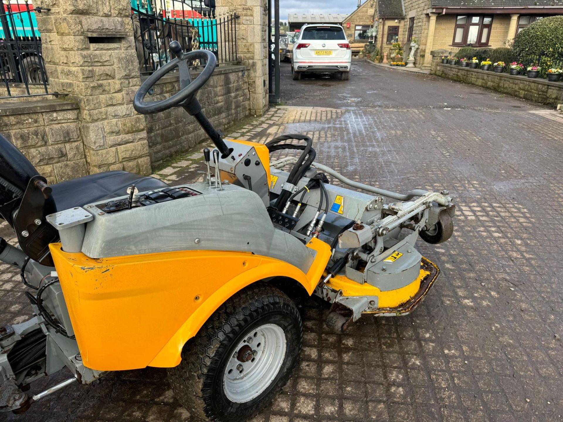 2008 STIGA TITAN 26H 4WD DIESEL OUTFRONT RIDE ON MOWER *PLUS VAT* - Image 10 of 13