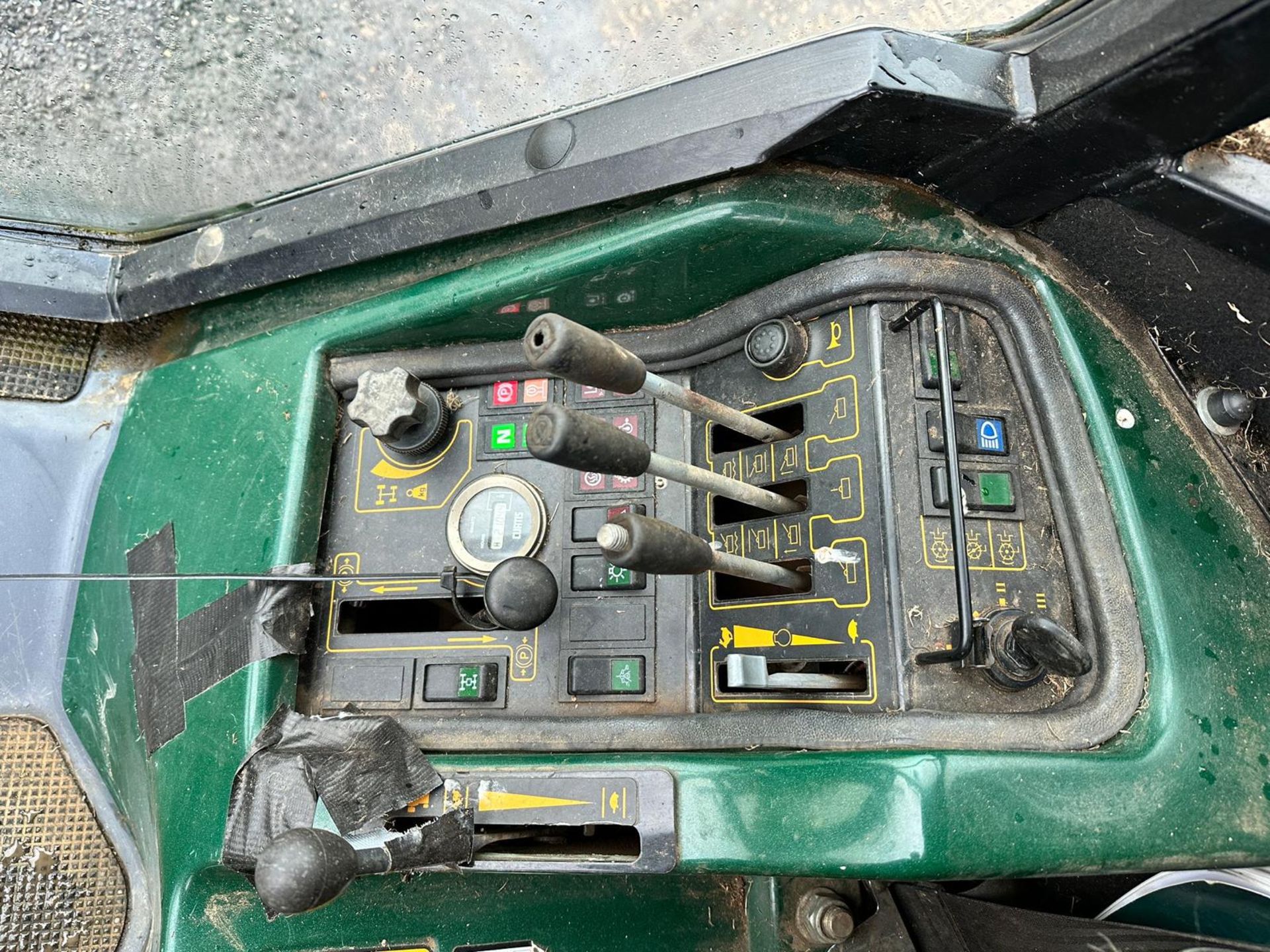 2009/58 HAYTER T424 4WD 5 GANG RIDE ON CYLINDER MOWER *PLUS VAT* - Image 16 of 18