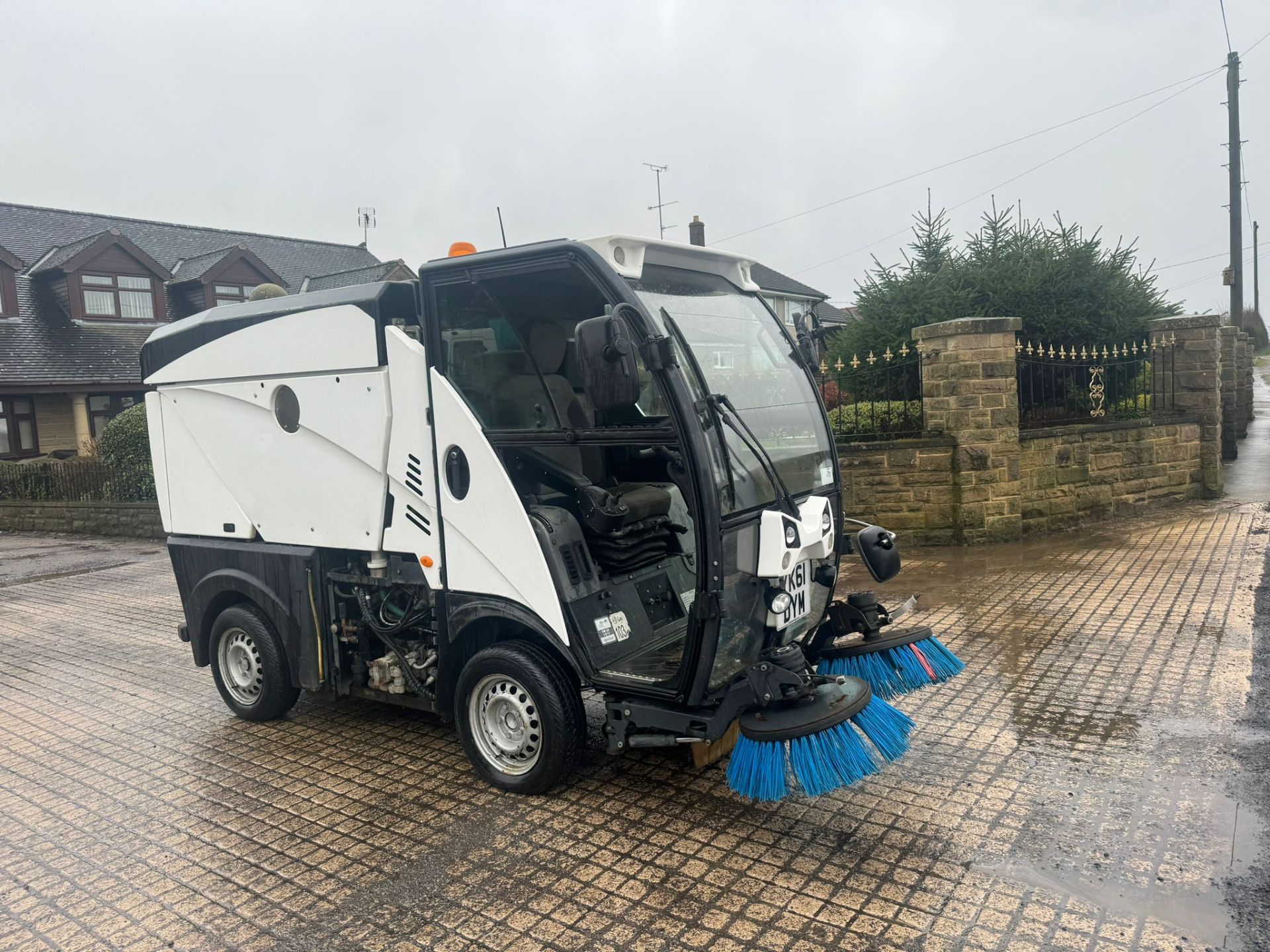 2012/61 JOHNSTON CN101 COMPACT ROAD SWEEPER *PLUS VAT* - Image 4 of 8