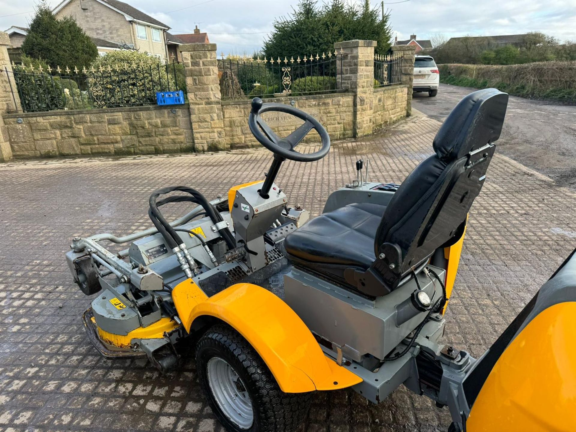 2008 STIGA TITAN 26H 4WD DIESEL OUTFRONT RIDE ON MOWER *PLUS VAT* - Image 5 of 13