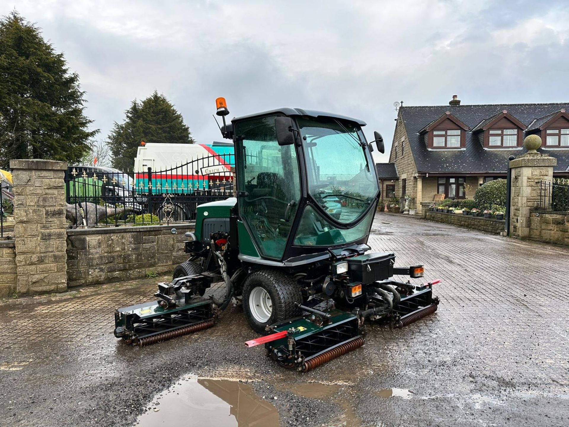 2009/58 HAYTER T424 4WD 5 GANG RIDE ON CYLINDER MOWER *PLUS VAT* - Image 3 of 18