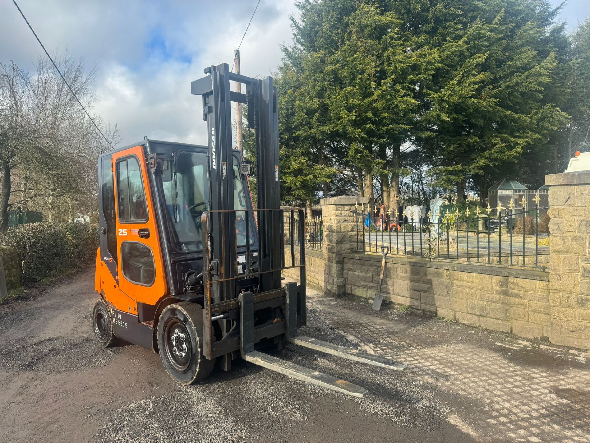 2011 DOOSAN 2.5 TON FORKLIFT *PLUS VAT* - Image 2 of 15