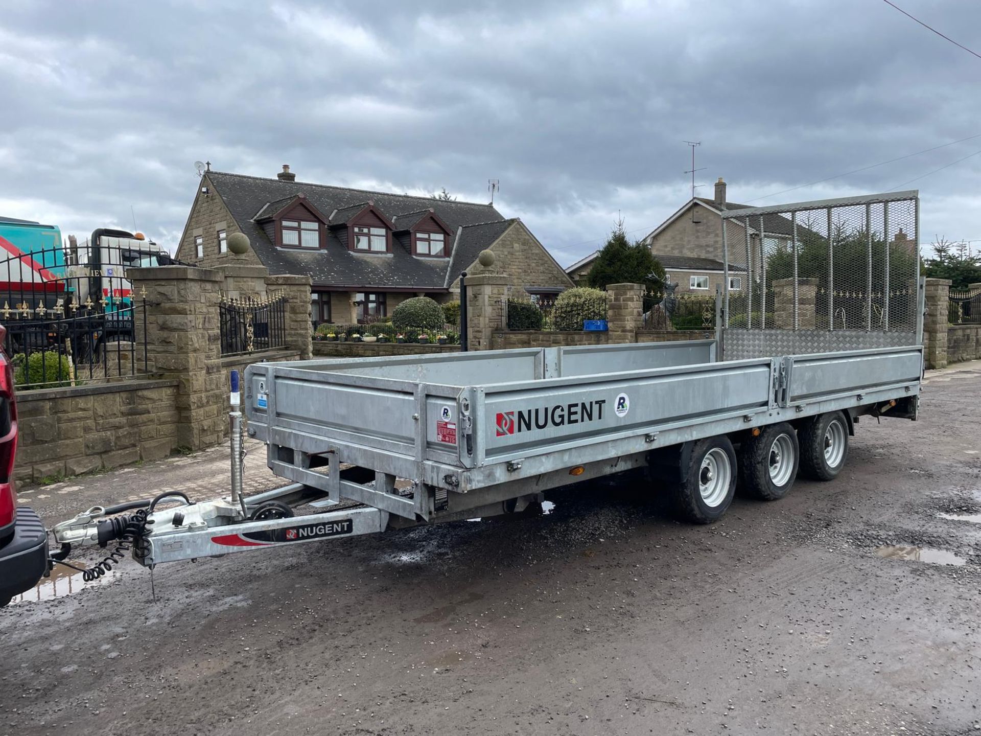 2022 NUGENT F5520T 3.5 TON TRI AXLE FLATBED TRAILER WITH SIDE AND REAR RAMP DOOR *PLUS VAT* - Image 2 of 9