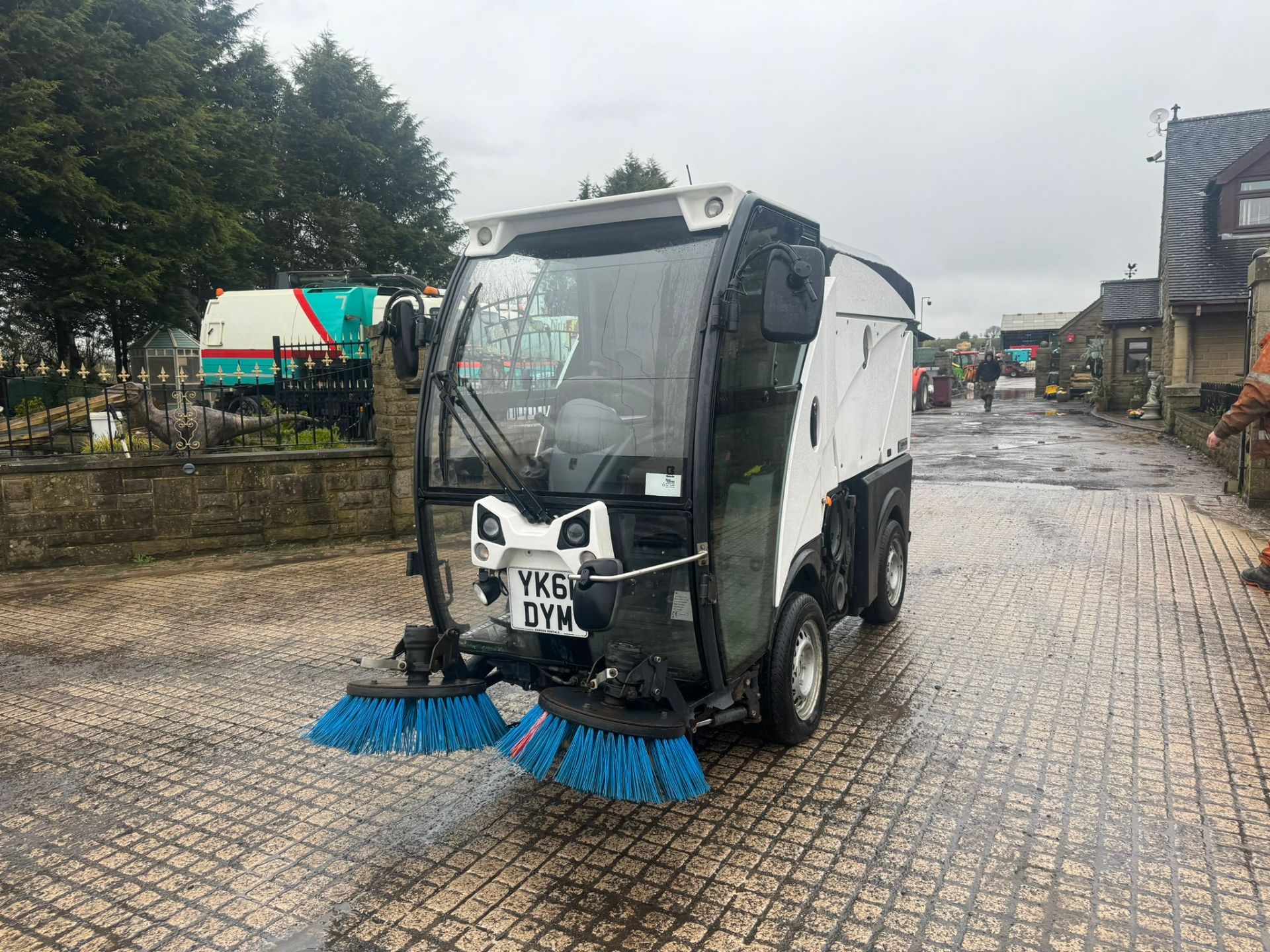 2012/61 JOHNSTON CN101 COMPACT ROAD SWEEPER *PLUS VAT* - Image 3 of 8