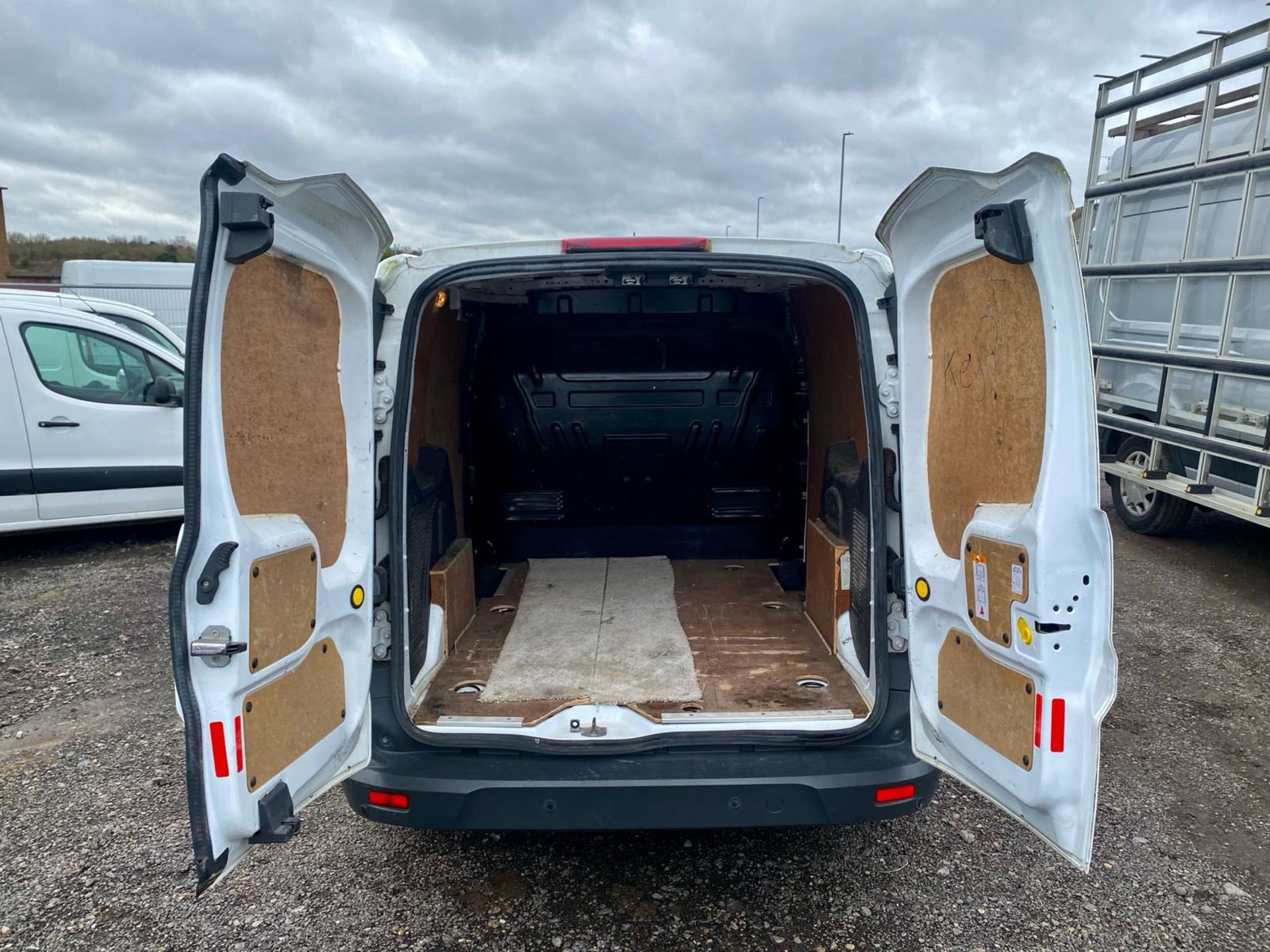 2017 FORD TRANSIT CONNECT 200 WHITE PANEL VAN *NO VAT* - Image 5 of 12