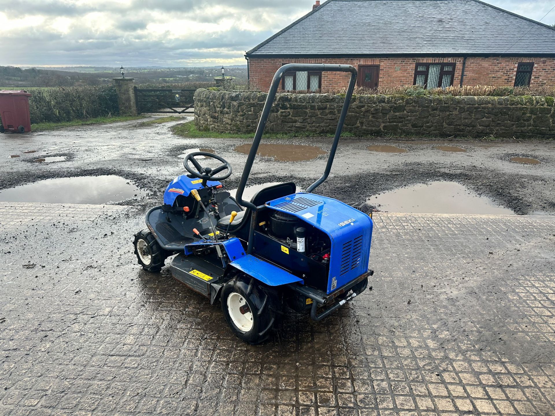 2015 ISEKI SRA800 RIDE ON BANK/SLOPE MOWER *PLUS VAT* - Image 5 of 12