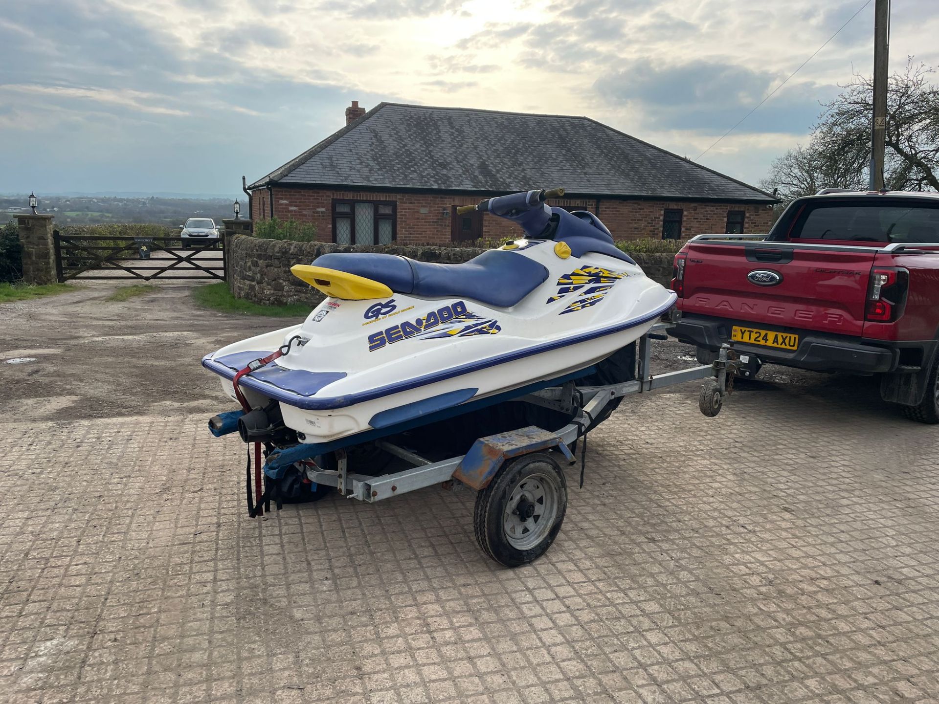 SEA-DOO GS BOMBARDIER PETROL JETSKI WITH SINGLE AXLE TRAILER AND COVER *PLUS VAT* - Image 6 of 12