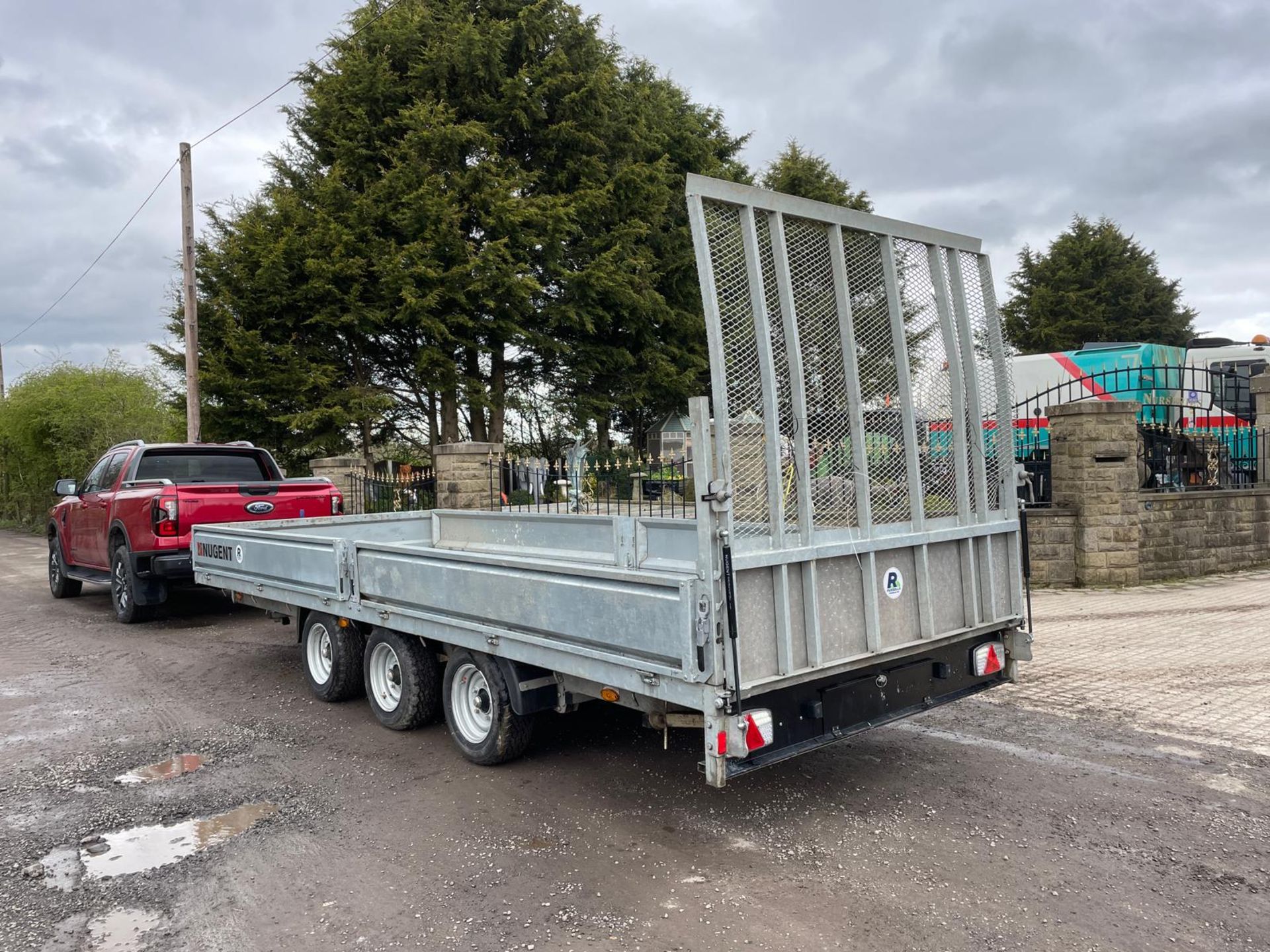2022 NUGENT F5520T 3.5 TON TRI AXLE FLATBED TRAILER WITH SIDE AND REAR RAMP DOOR *PLUS VAT* - Image 4 of 9
