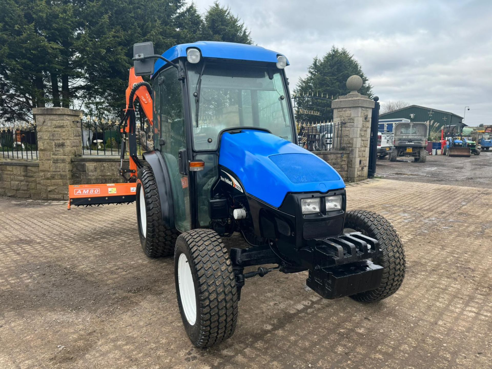 NEW HOLLAND TCE50 COMPACT TRACTOR WITH HEDGE CUTTER 50 HP TRACTOR *PLUS VAT* - Image 14 of 26