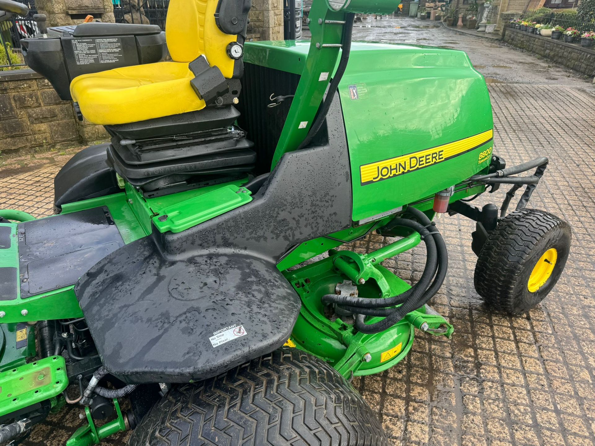 JOHN DEERE 8800 5 POD MOWER RIDE ON LAWN MOWER *PLUS VAT* - Image 13 of 19