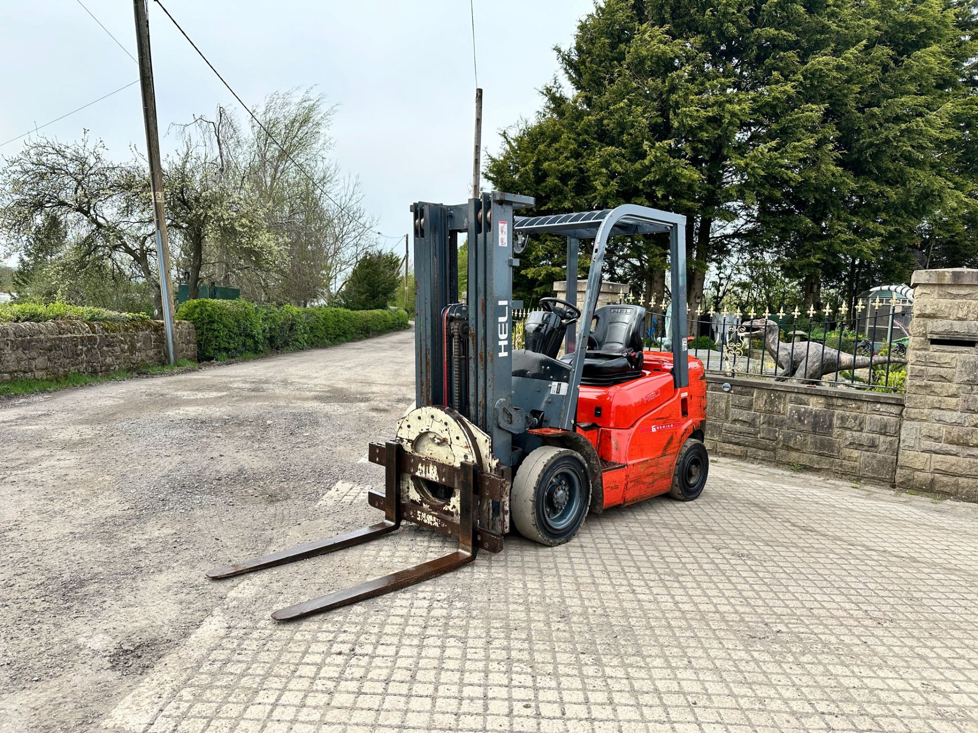 2019 HELI FD25G 2.5 TON DIESEL FORKLIFT WITH 360 ROTATING FORK CARRIAGE *PLUS VAT* - Image 2 of 13
