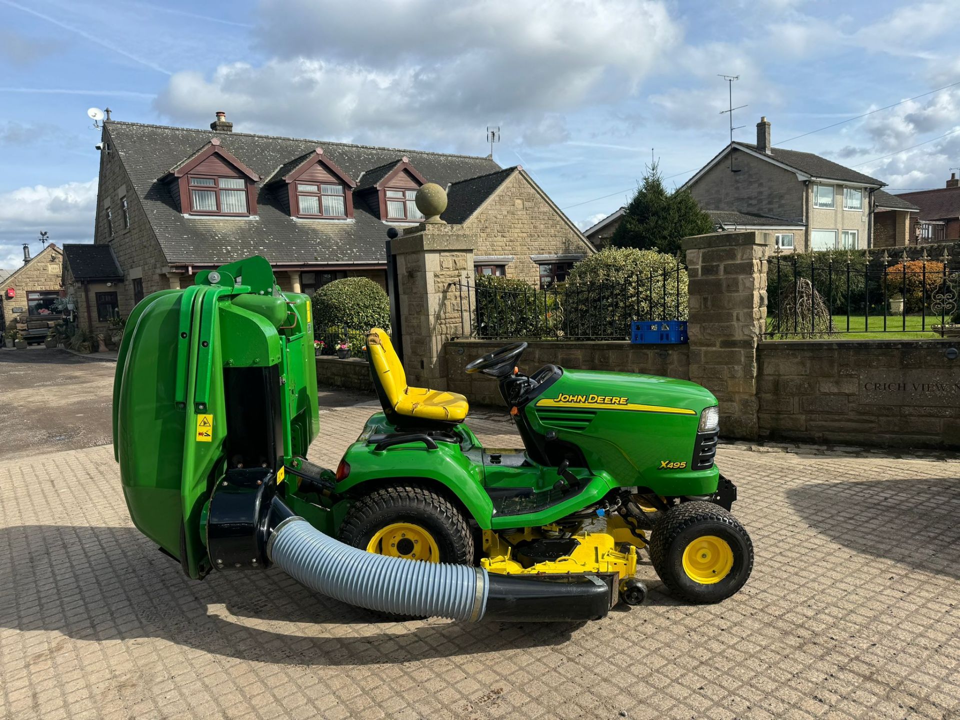 JOHN DEERE X495 RIDE ON LAWN MOWER WITH COLLECTOR *PLUS VAT* - Image 10 of 14