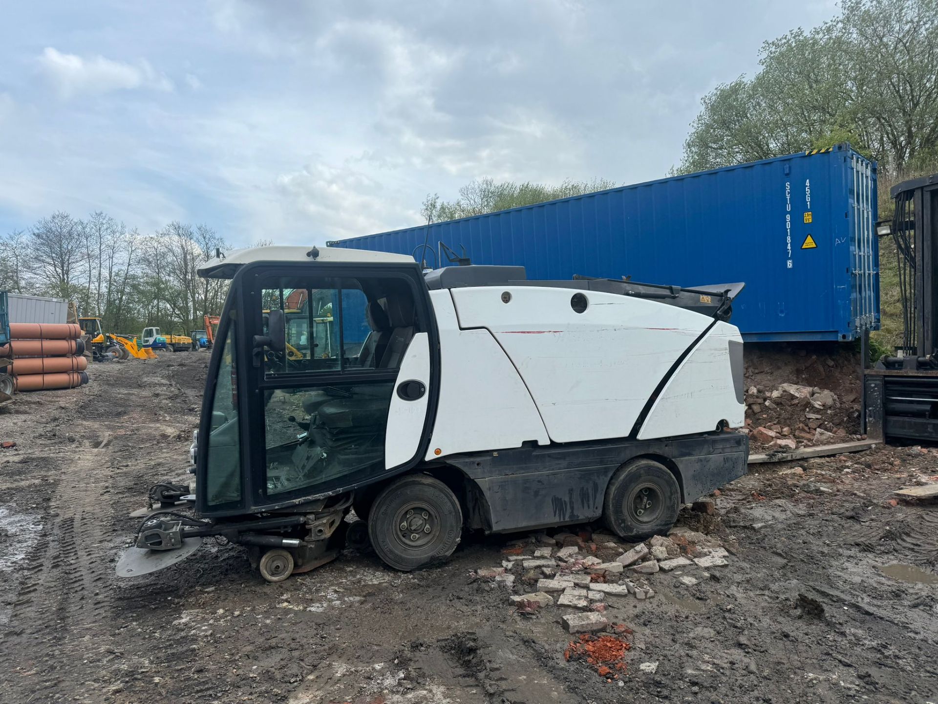 66/2017 JOHNSTON ROAD SWEEPER *PLUS VAT* - Image 5 of 9