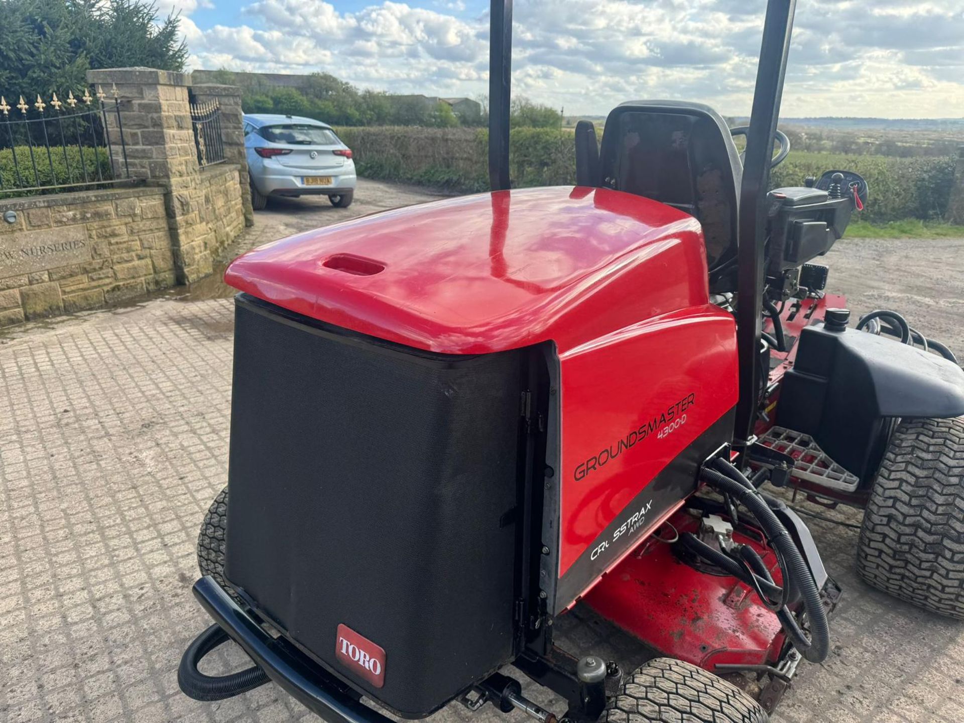 TORO 4300-D POD MOWER RIDE ON LAWN MOWER *PLUS VAT* - Image 10 of 18