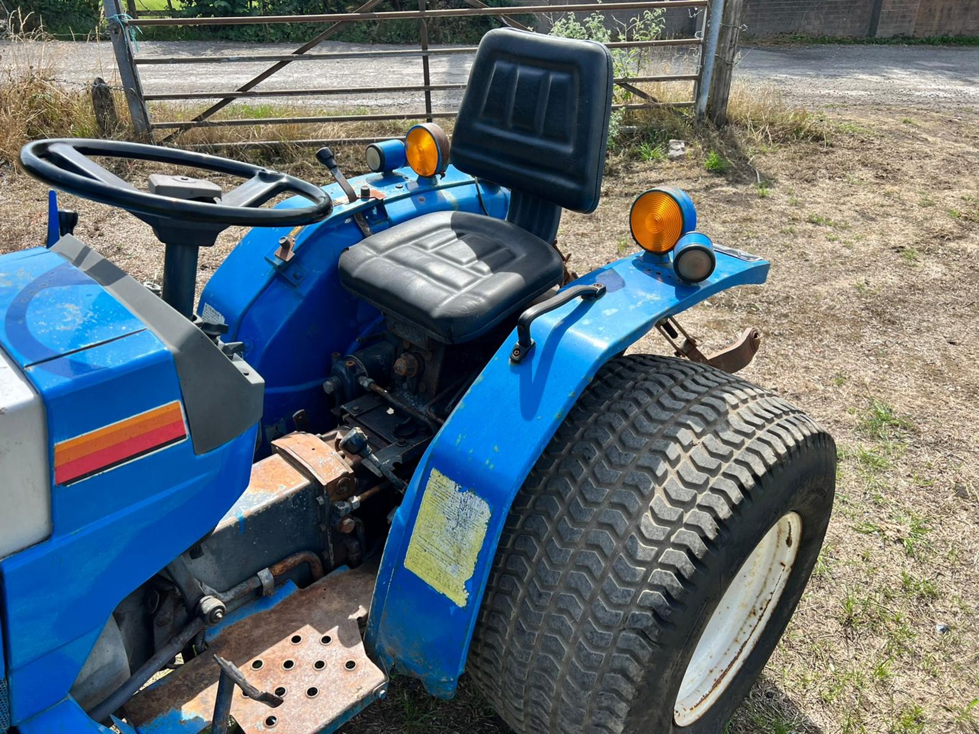MITSUBISHI MT180HMD 18HP 4WD COMPACT TRACTOR *PLUS VAT* - Image 11 of 17