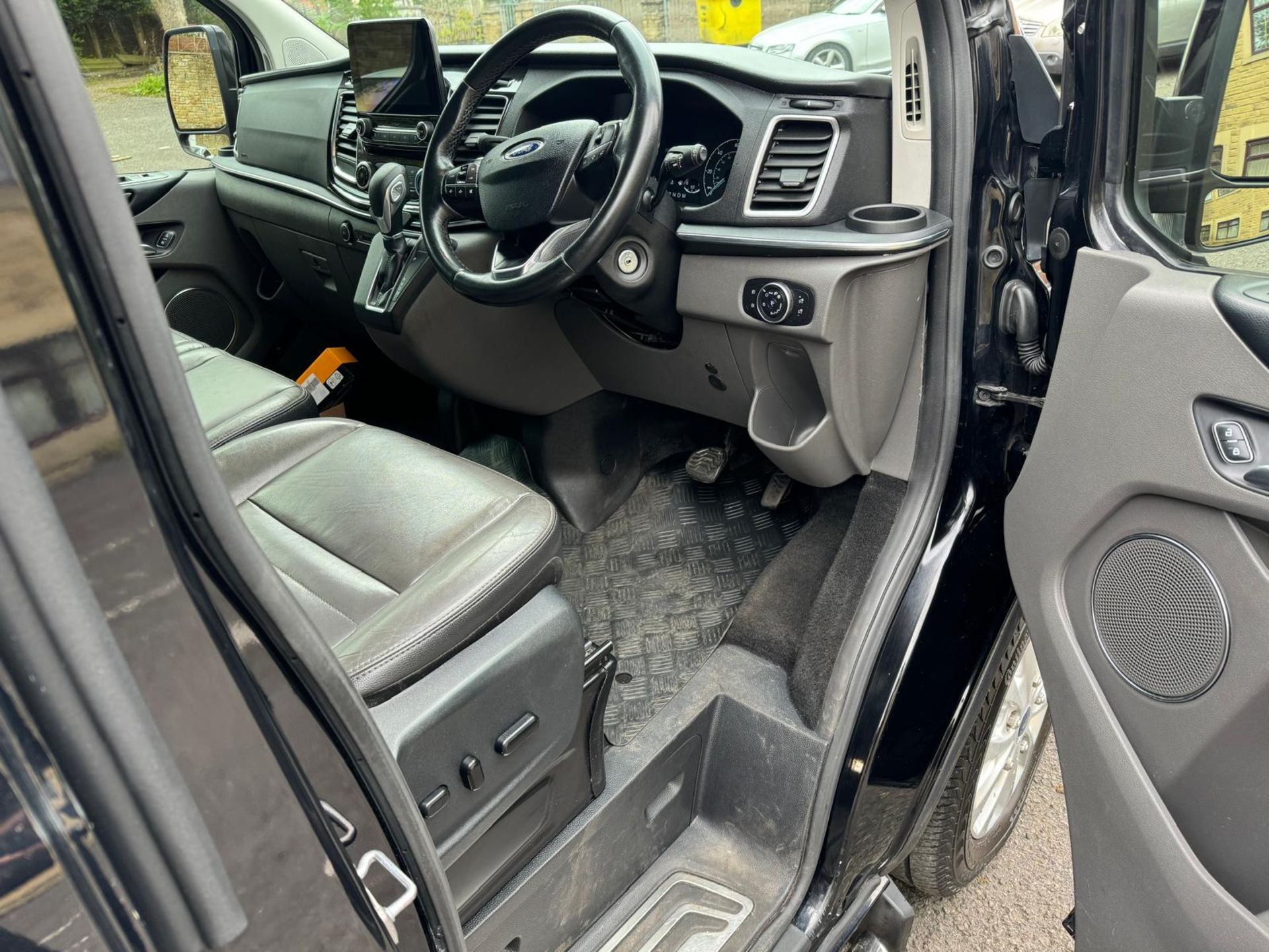2019 FORD TOURNEO CUSTOM 320 TI TDCI A BLACK VAN DERIVED CAR, 8 SEATER *NO VAT* - Image 6 of 15