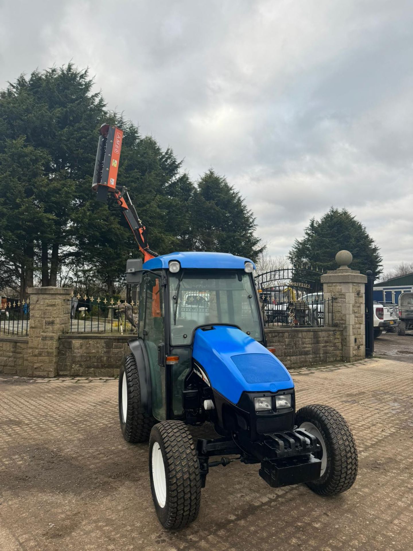 NEW HOLLAND TCE50 COMPACT TRACTOR WITH HEDGE CUTTER 50 HP TRACTOR *PLUS VAT* - Image 18 of 26