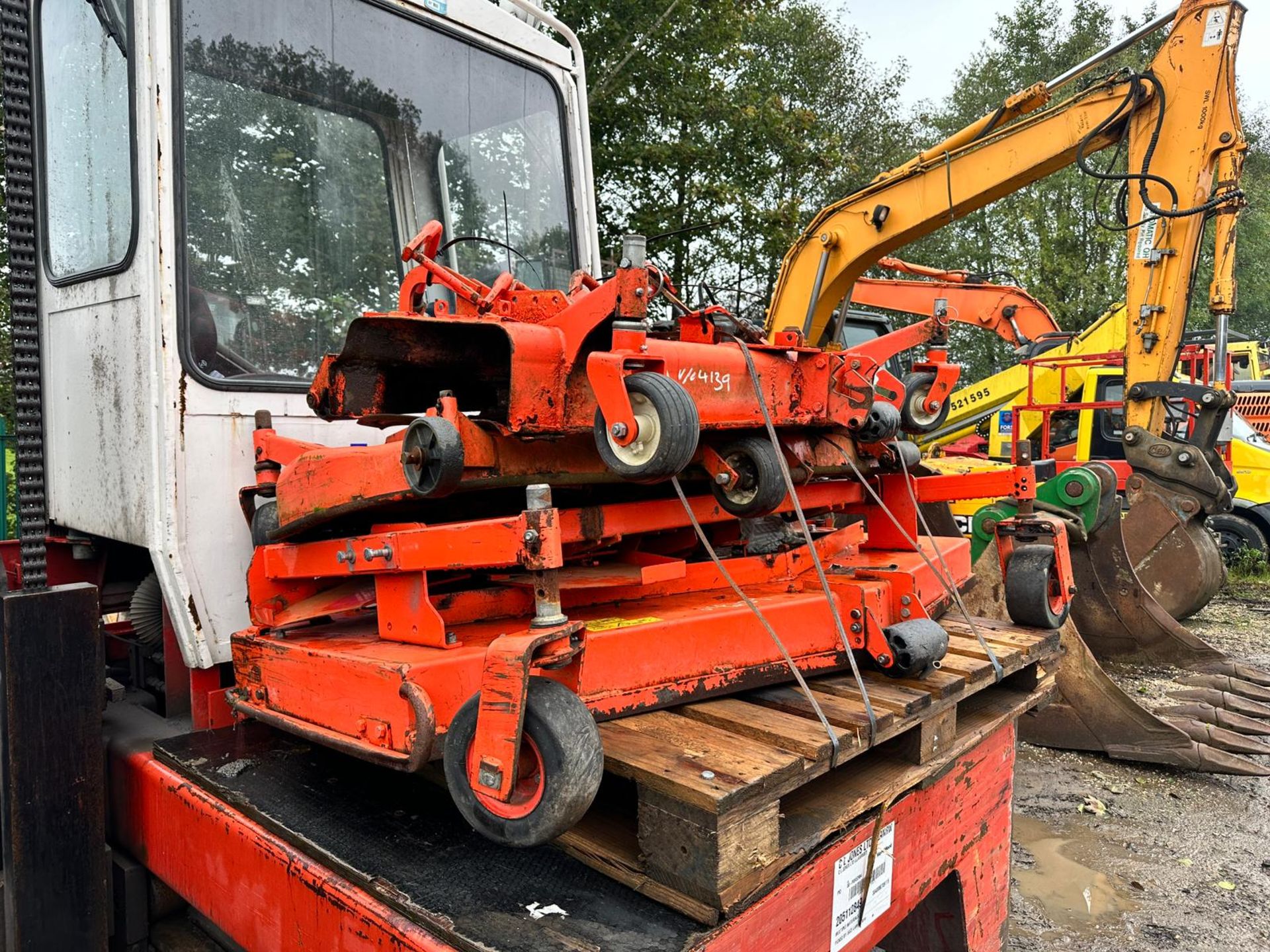 PALLET OF X3 KUBOTA PTO DRIVEN DECKS *PLUS VAT* - Image 3 of 10