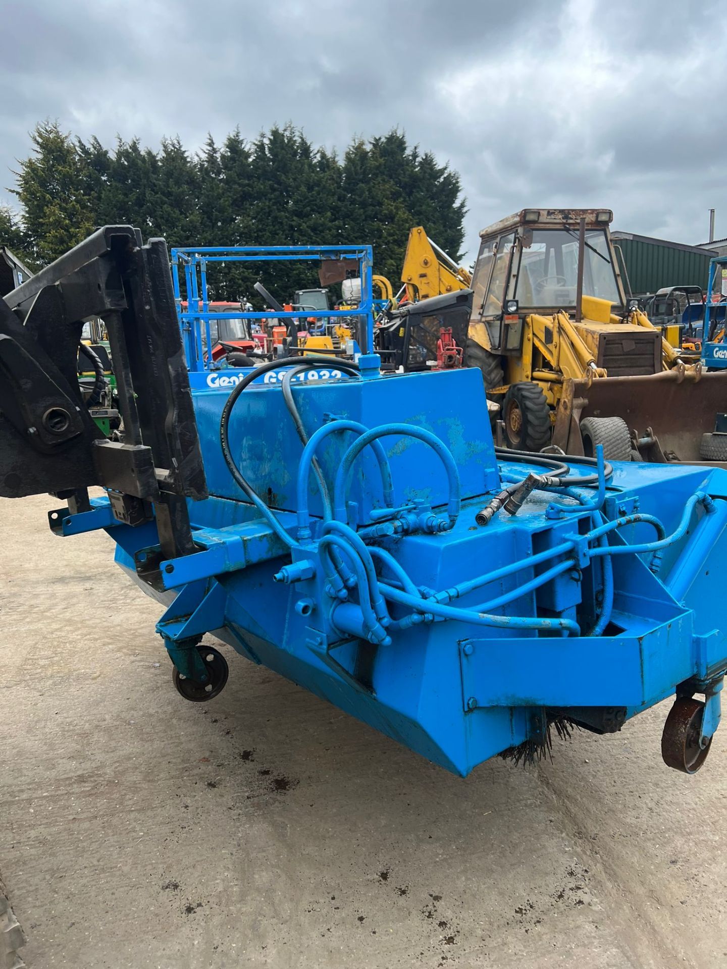 CONQUIP SWEEPER BUCKET SUITABLE FOR PALLET FORKS , IN WORKING ORDER *PLUS VAT* - Bild 2 aus 6