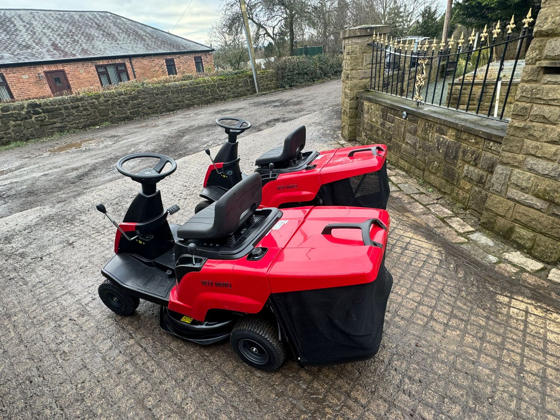 NEW/UNUSED MOUNTFIELD MTF 66 MQ RIDE ON MOWER WITH REAR COLLECTOR *PLUS VAT* - Image 8 of 11