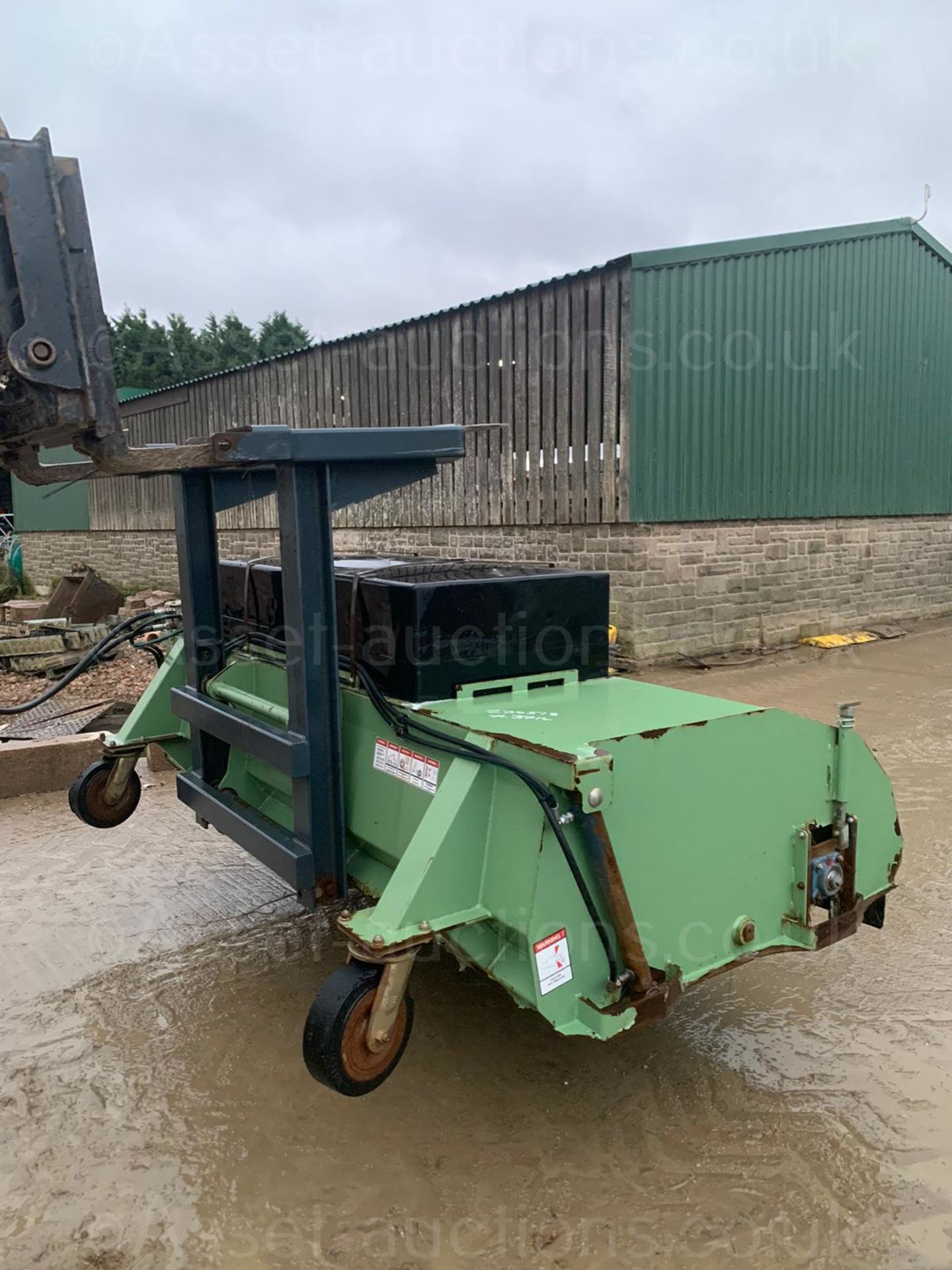 DMX SWEEPER SOLUTION SWEEPER BUCKET, ALL WORKS, HYDRAULIC DRIVEN, SUITABLE FOR PALLET FORKS - Image 5 of 6