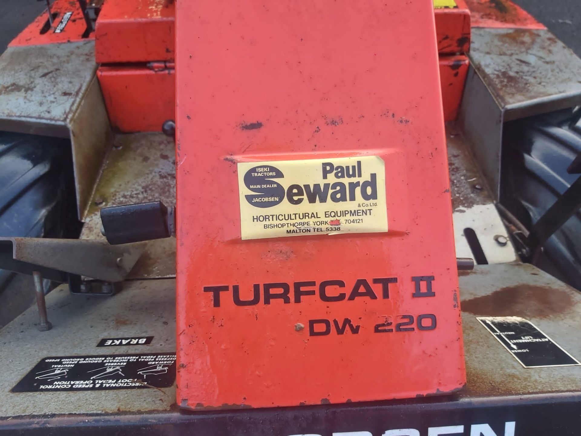 Turfcat II DW 220 Ride On Mower *NO VAT* - Image 4 of 11