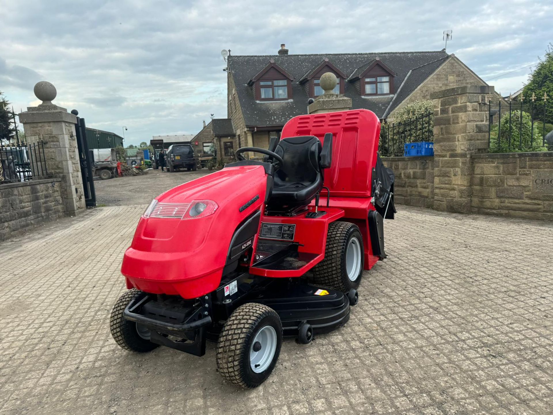 2021 COUNTAX A25-50 RIDE ON LAWN MOWER *NO VAT* - Image 9 of 22