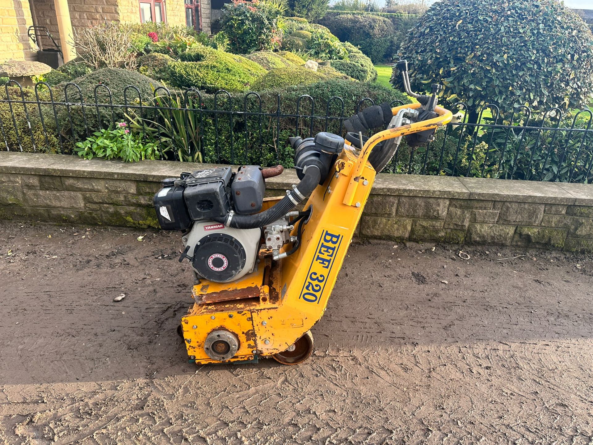 SPE BEF320-1A F/R DIESEL FLOOR SCRABBLER *PLUS VAT*